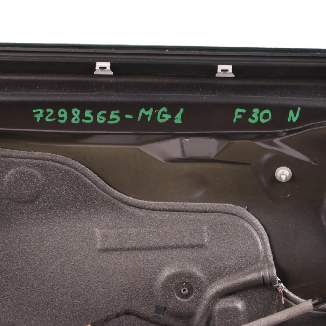 Drzwi Lewe Przednie Mineralgrau Metallic - B39 do BMW F30 o numerze 7298565 BMW F30 Drzwi Lewe Przednie Mineralgrau Metallic - B39 - SKU 7298565-MG1 - Numer Części 7298565
