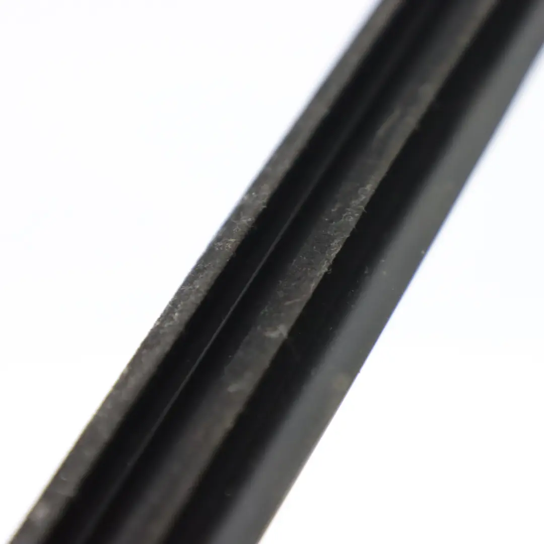 Listwa Uszczelka Wewnętrzna Drzwi Prawy Przód do BMW F45 F46 o numerze 7298825 BMW F45 F46 Listwa Uszczelka Wewnętrzna Drzwi Prawy Przód - SKU 7298826 - Numer Części 7298825