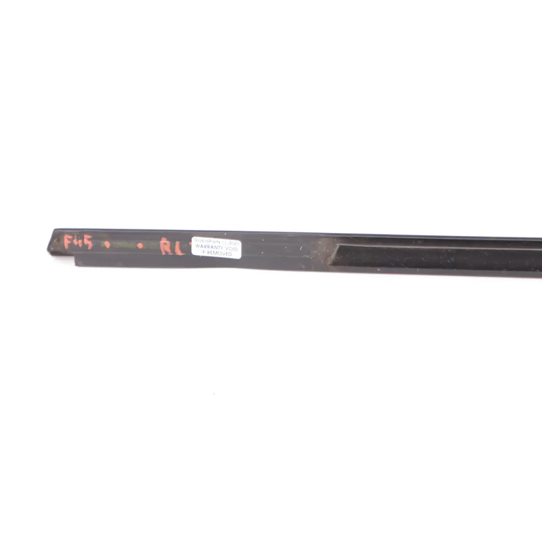 Tür fenster Dichtungs leiste hinten links Zierleiste schwarz 8498417 für BMW F45 mit Teilenummer 7298845 BMW F45 Tür fenster Dichtungs leiste hinten links Zierleiste schwarz 8498417 - SKU 7298845 - Teilenummer 7298845