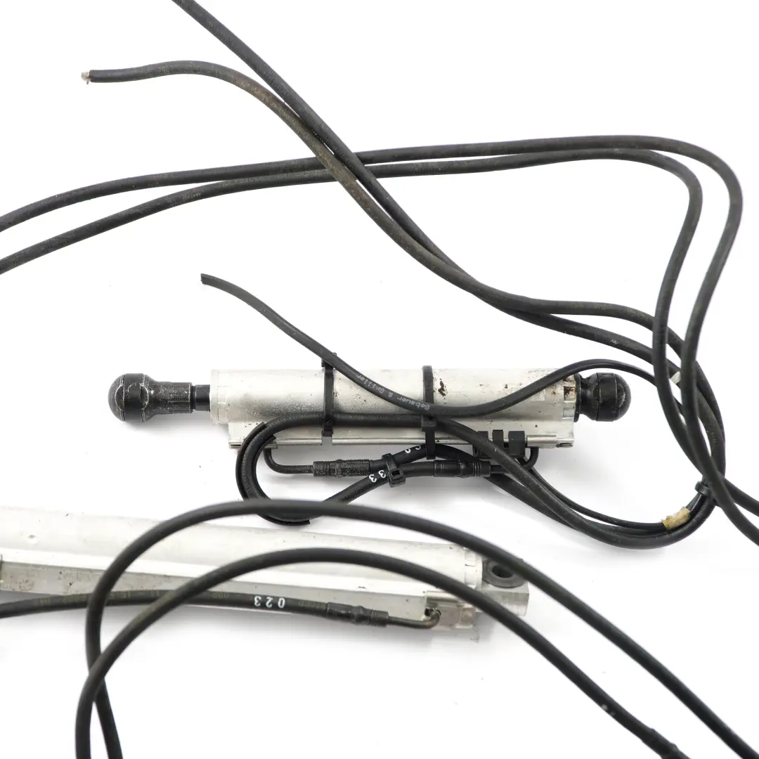 tetto pieghevole sinistra destra set di cilindri idraulici per BMW F12 Cabrio con numero di parte 7299825 BMW F12 Cabrio tetto pieghevole sinistra destra set di cilindri idraulici - SKU 7299825 - Numero di parte 7299825