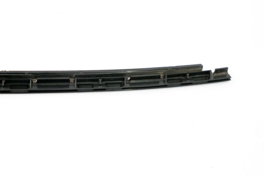 Retencion Tira Recorte Panel Lateral Trasero Izquierdo para Mini Cooper F56 con número de pieza 7300023 Mini Cooper F56 Retencion Tira Recorte Panel Lateral Trasero Izquierdo - SKU 7300023 - Número de pieza 7300023