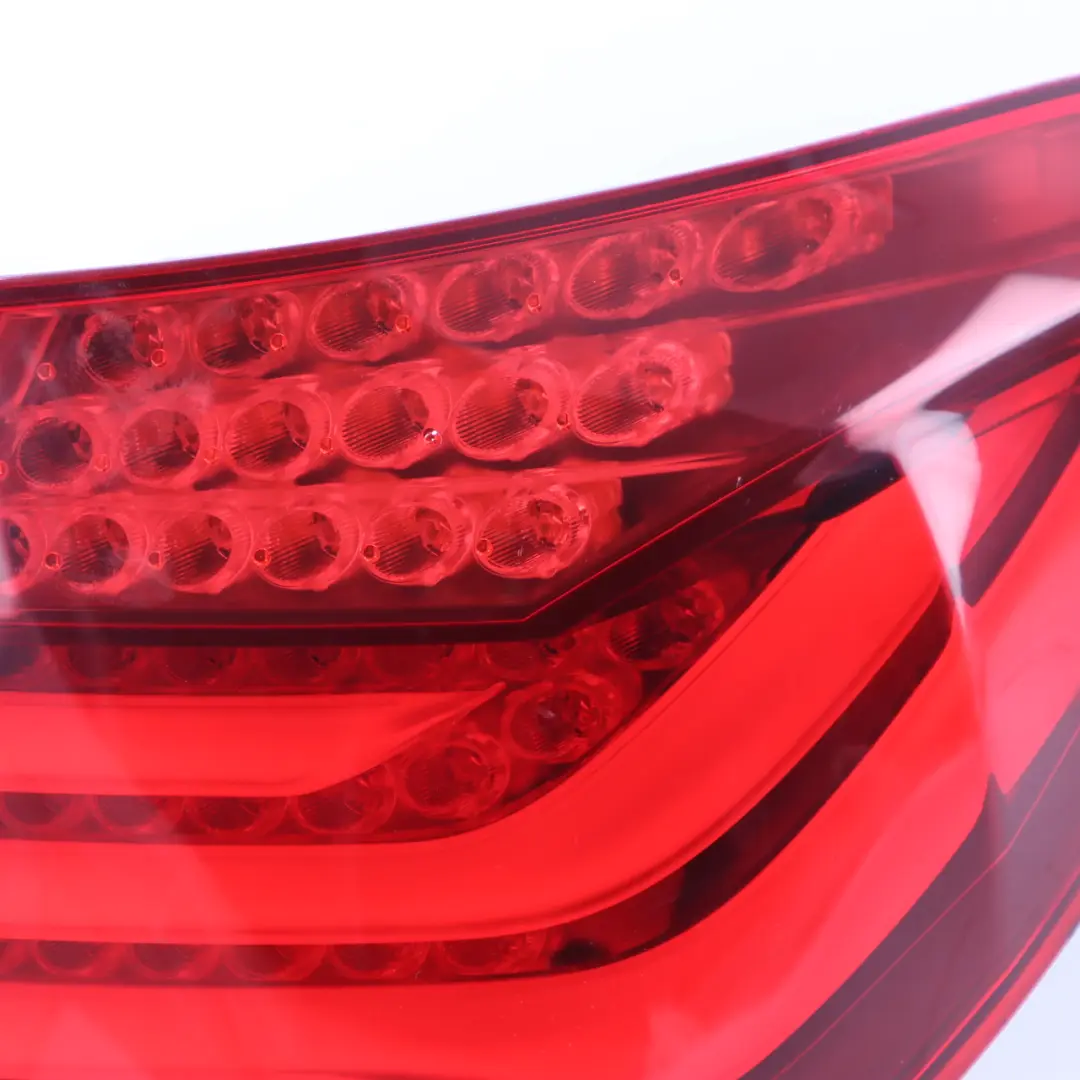  Feu Arrière BMW F01 F02 LCI Saloon Light In The Side Panel Right O/S - SKU 7300268 - Numéro de pièce 7300268