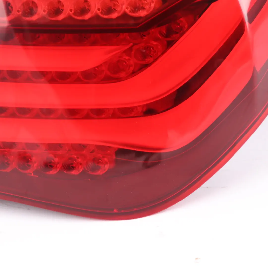  Feu Arrière BMW F01 F02 LCI Saloon Light In The Side Panel Right O/S - SKU 7300268 - Numéro de pièce 7300268