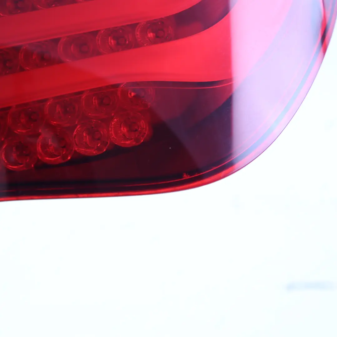  Luz Trasera BMW F01 F02 LCI Berlina Luz En El Panel Lateral Derecho O/S - SKU 7300268 - Número de pieza 7300268