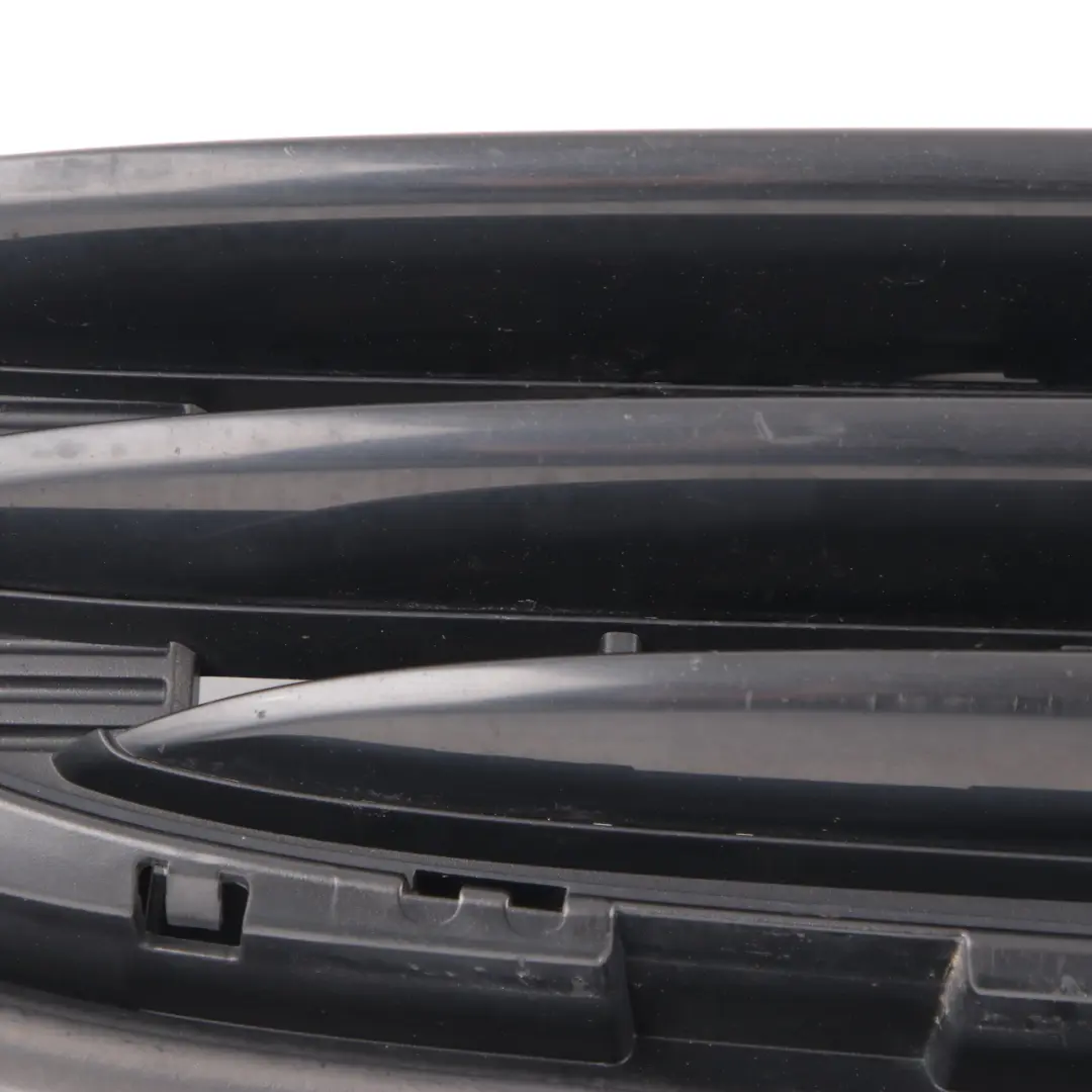 Griglia Paraurti Anteriore Superiore Nero per Mini Cooper One F55 F56 F57 con numero di parte 7300586 Mini Cooper One F55 F56 F57 Griglia Paraurti Anteriore Superiore Nero - SKU 7300586 - Numero di parte 7300586