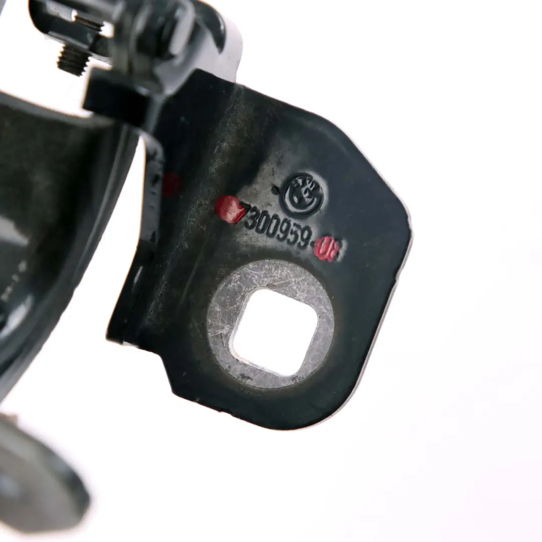 Zawias Klapy Dachu Lewy Czarny do BMW F23 o numerze 7300959 BMW F23 Zawias Klapy Dachu Lewy Czarny - SKU 7300959 - Numer Części 7300959