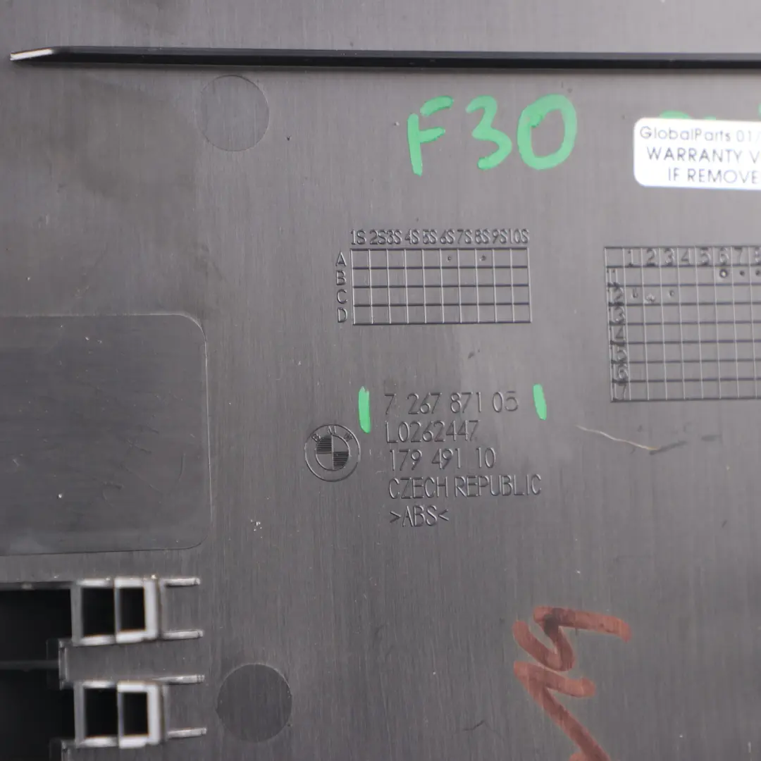 Asiento Trasero Apoyabrazos Cubierta Apoyabrazos Panel Negro 7267871 para BMW F30 con número de pieza 7301250 BMW F30 Asiento Trasero Apoyabrazos Cubierta Apoyabrazos Panel Negro 7267871 - SKU 7301250 - Número de pieza 7301250