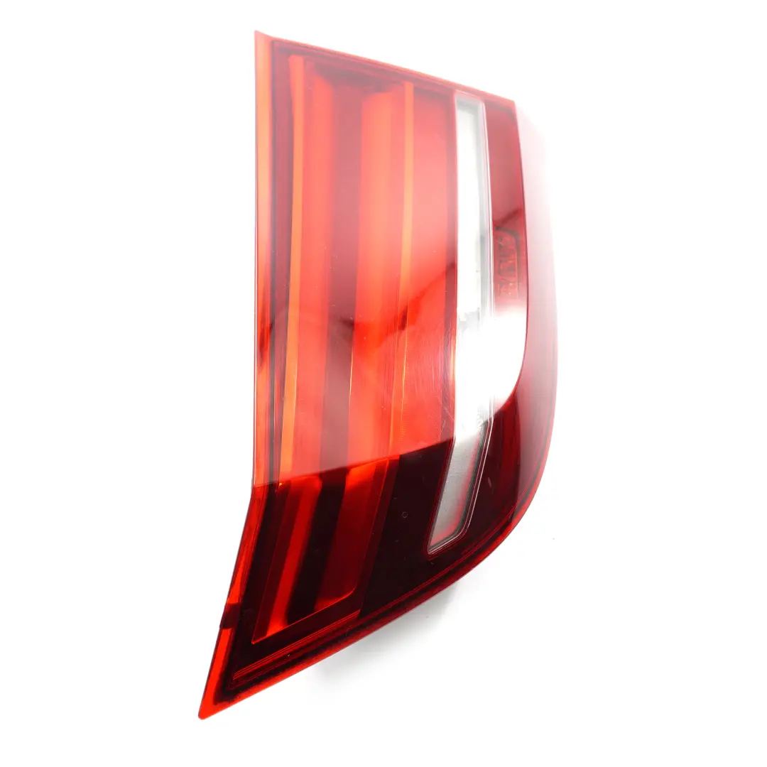 Lampada posteriore BMW X5 F15 F85 Luce destra Portellone bagagliaio per con numero di parte 7301272 Lampada posteriore BMW X5 F15 F85 Luce destra Portellone bagagliaio - SKU 7301272 - Numero di parte 7301272