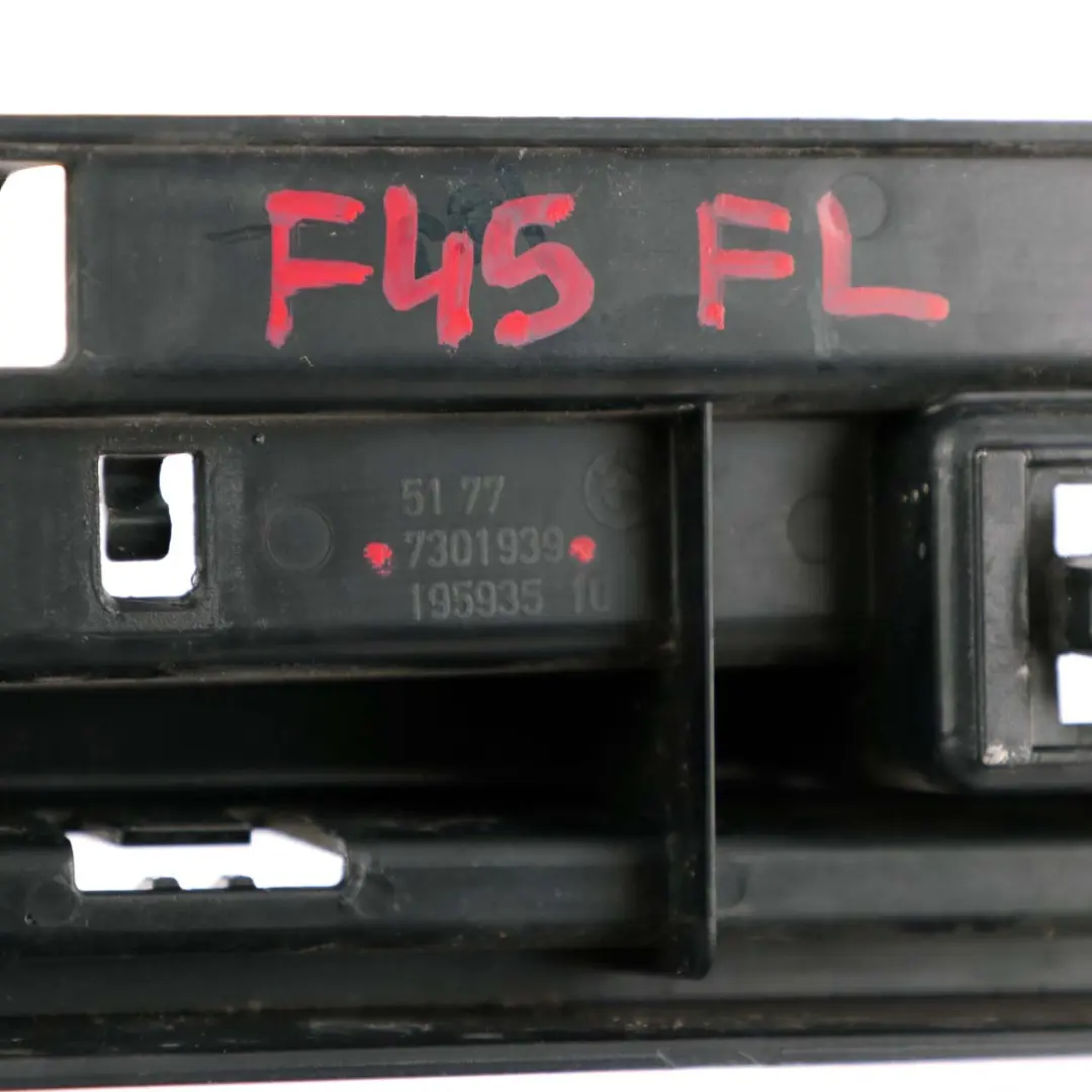 Plaque de seuil gauche Support de plaque d'immatriculation avant pour BMW F45 F46 à propos du numéro de pièce 7301939 BMW F45 F46 Plaque de seuil gauche Support de plaque d'immatriculation avant - SKU 7301939 - Numéro de pièce 7301939