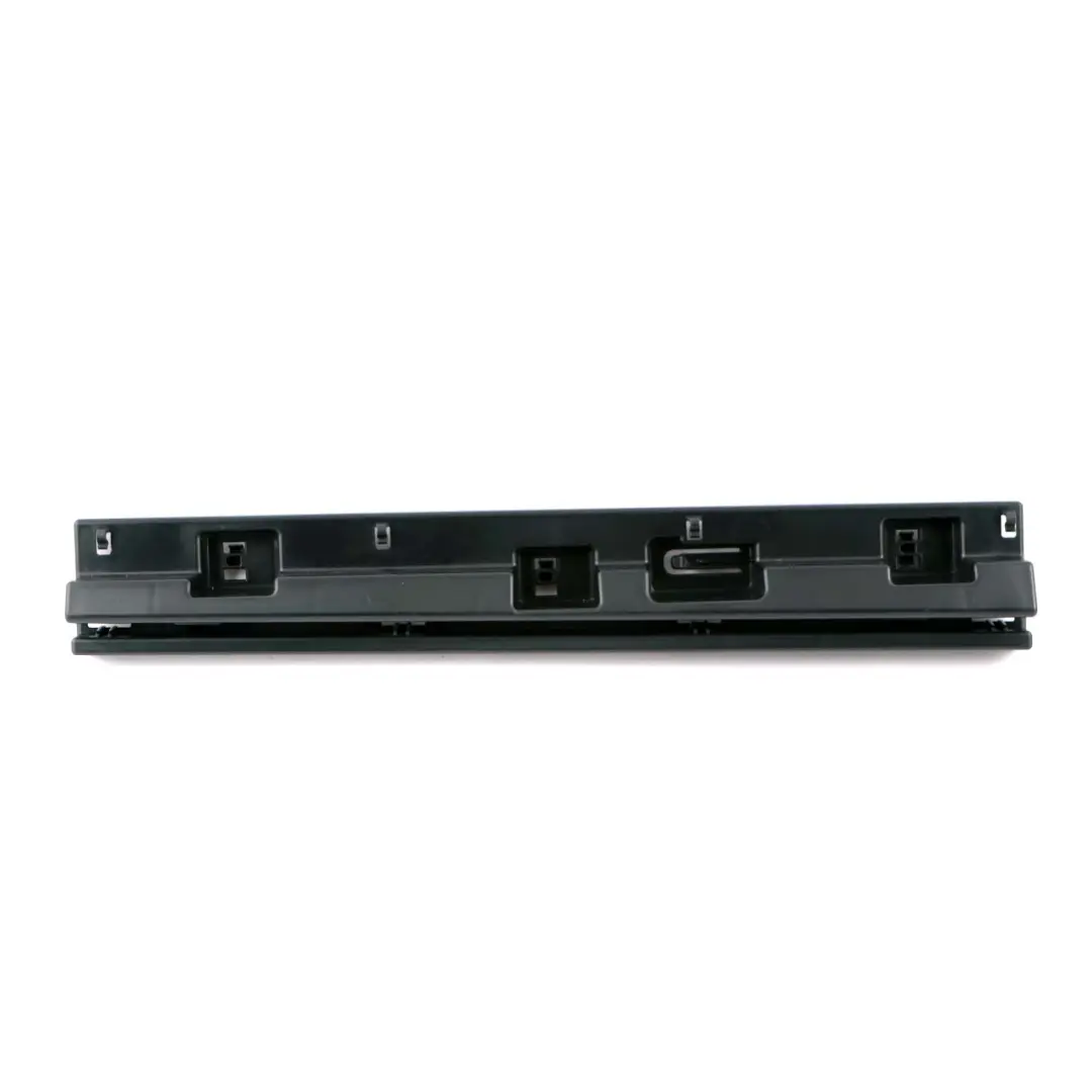 Destra Striscia della soglia della gonna Porta targa anteriore per BMW F45 F46 con numero di parte 7301940 BMW F45 F46 Destra Striscia della soglia della gonna Porta targa anteriore - SKU 7301940 - Numero di parte 7301940