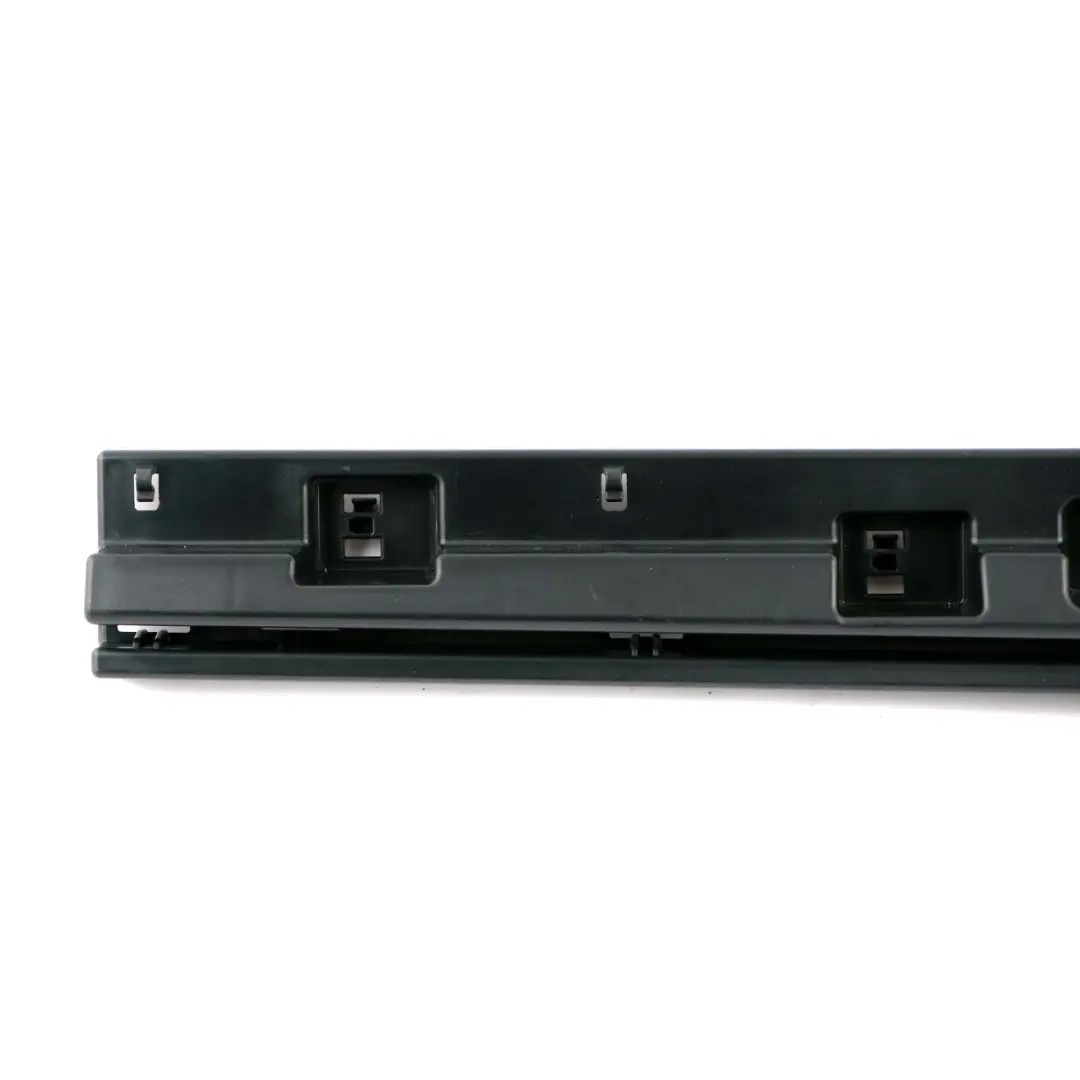 Destra Striscia della soglia della gonna Porta targa anteriore per BMW F45 F46 con numero di parte 7301940 BMW F45 F46 Destra Striscia della soglia della gonna Porta targa anteriore - SKU 7301940 - Numero di parte 7301940