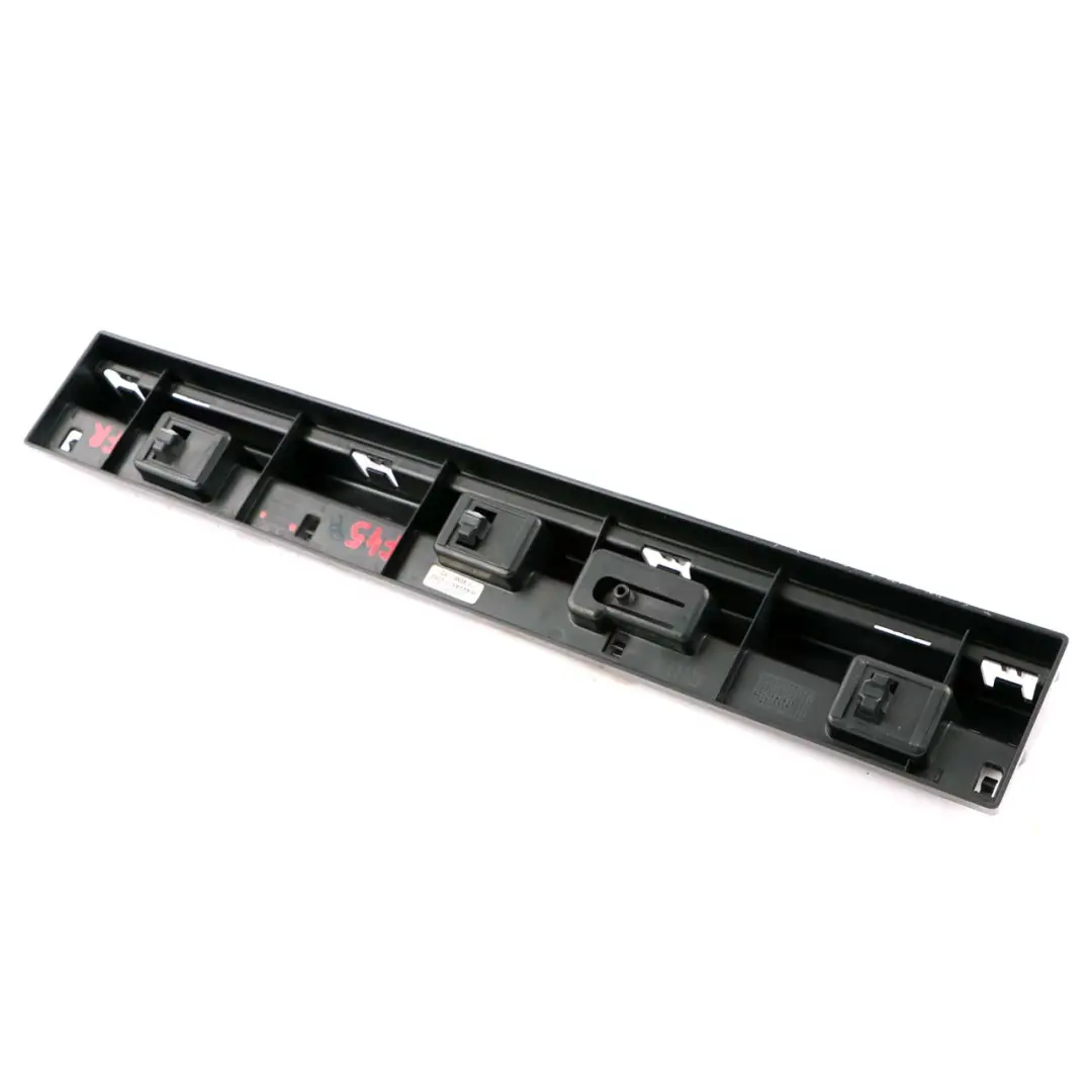 Destra Striscia della soglia della gonna Porta targa anteriore per BMW F45 F46 con numero di parte 7301940 BMW F45 F46 Destra Striscia della soglia della gonna Porta targa anteriore - SKU 7301940 - Numero di parte 7301940
