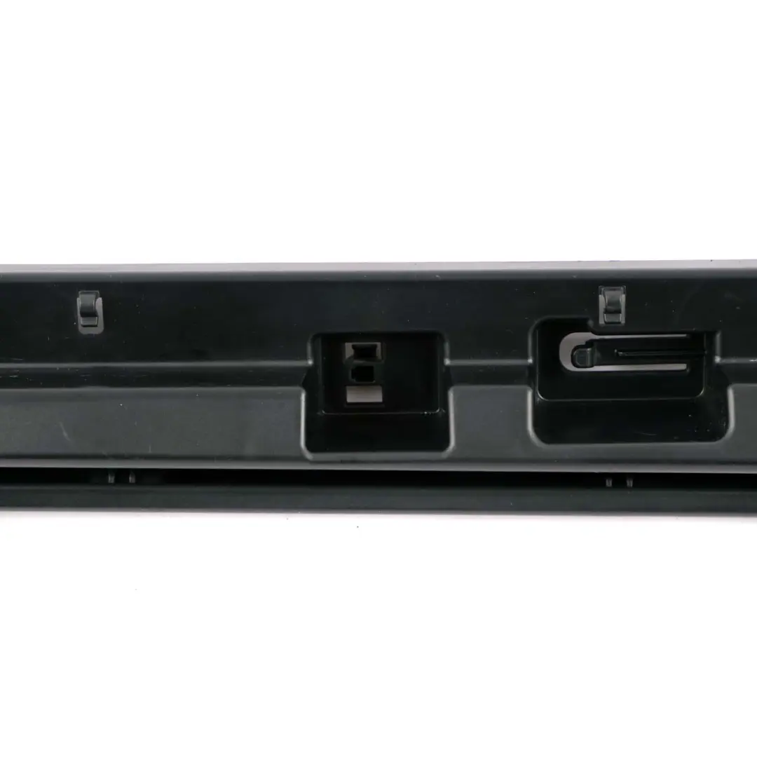 Destra Striscia della soglia della gonna Porta targa anteriore per BMW F45 F46 con numero di parte 7301940 BMW F45 F46 Destra Striscia della soglia della gonna Porta targa anteriore - SKU 7301940 - Numero di parte 7301940