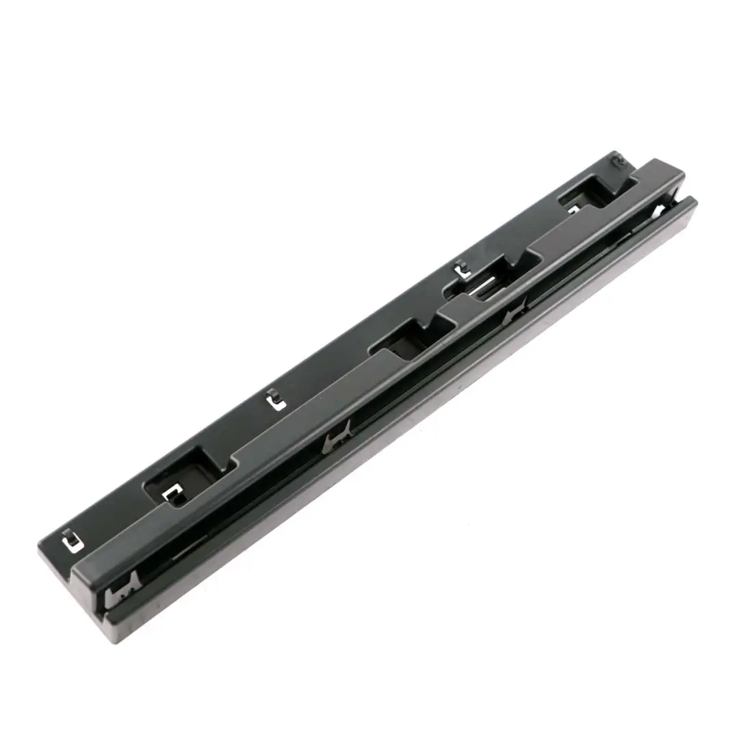 Destra Striscia della soglia della gonna Porta targa anteriore per BMW F45 F46 con numero di parte 7301940 BMW F45 F46 Destra Striscia della soglia della gonna Porta targa anteriore - SKU 7301940 - Numero di parte 7301940