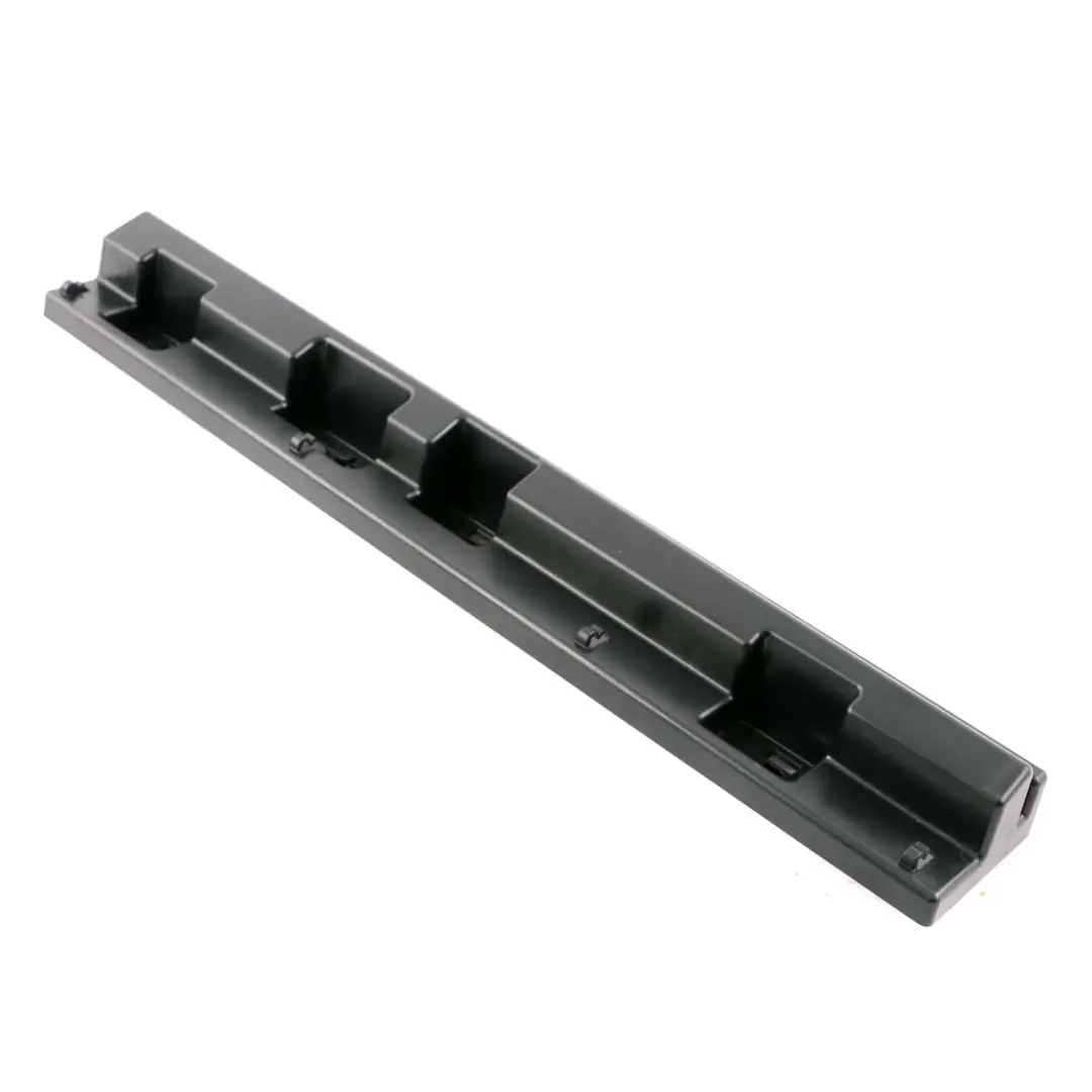 Destra Striscia della soglia della gonna Porta targa anteriore per BMW F45 F46 con numero di parte 7301940 BMW F45 F46 Destra Striscia della soglia della gonna Porta targa anteriore - SKU 7301940 - Numero di parte 7301940