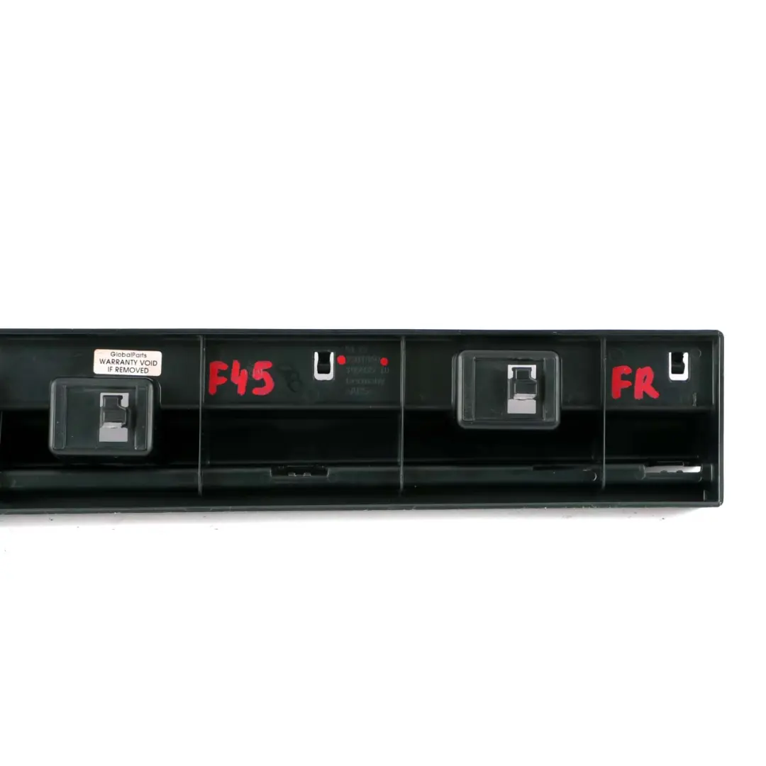 Destra Striscia della soglia della gonna Porta targa anteriore per BMW F45 F46 con numero di parte 7301940 BMW F45 F46 Destra Striscia della soglia della gonna Porta targa anteriore - SKU 7301940 - Numero di parte 7301940