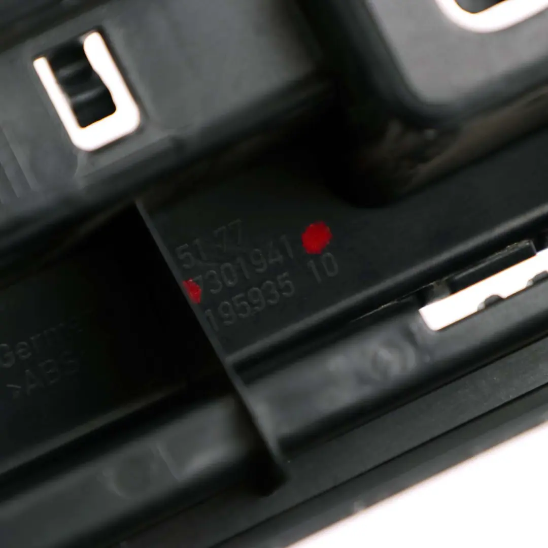 BMW F45 F46 Izquierda Sill Franja Faldón Falda Medio Soporte de la placa montaje - SKU 7301941 - Número de pieza 7301941