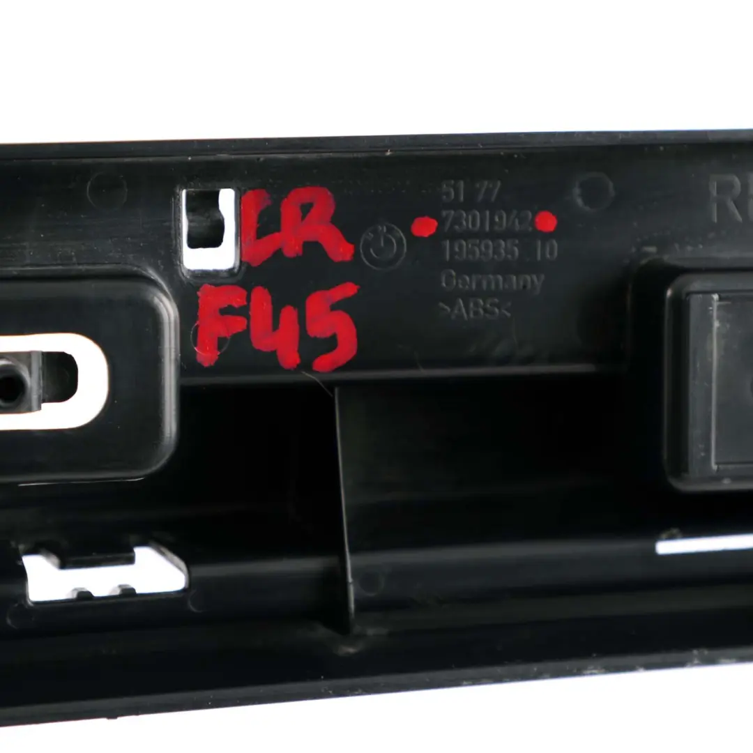 Listwa Ślizg Mocowania Progu Prawa Środkowa do BMW 2 F45 F46 o numerze 7301942 BMW 2 F45 F46 Listwa Ślizg Mocowania Progu Prawa Środkowa - SKU 7301942 - Numer Części 7301942