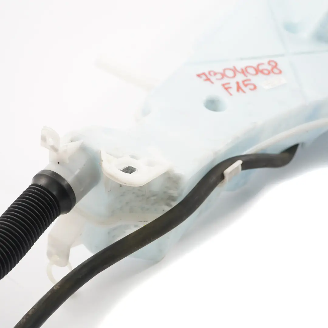 Depósito líquido lavaparabrisas BMW F15 F16 Depósito lavaparabrisas para con número de pieza 7304068 Depósito líquido lavaparabrisas BMW F15 F16 Depósito lavaparabrisas - SKU 7304068 - Número de pieza 7304068