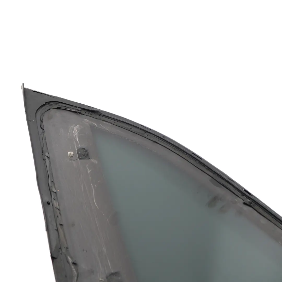 Vetro laterale fisso posteriore destro AS3 Striscia nera per BMW X5 F15 con numero di parte 7305772 BMW X5 F15 Vetro laterale fisso posteriore destro AS3 Striscia nera - SKU 7305772 - Numero di parte 7305772