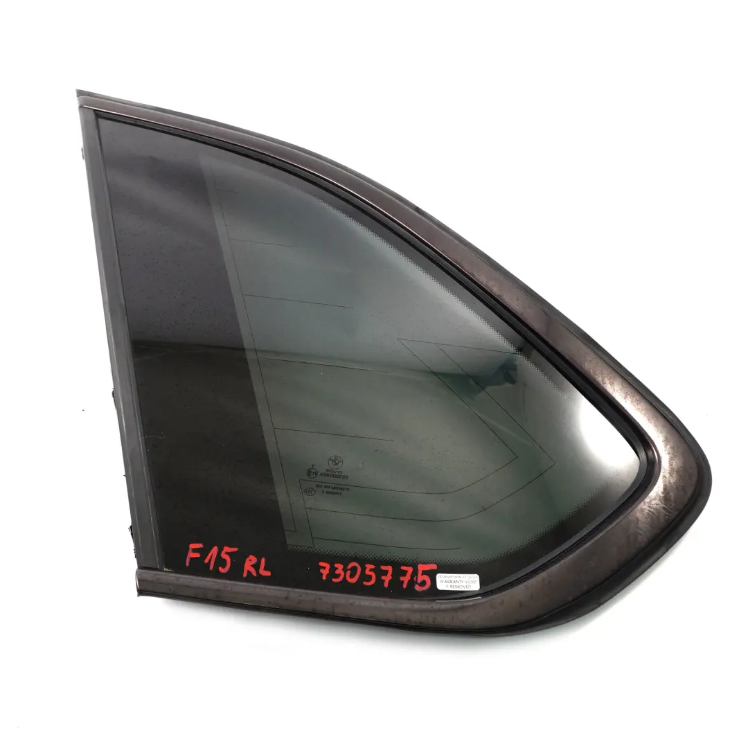 Vetro laterale fisso posteriore sinistro AS3 Striscia nera per BMW X5 F15 con numero di parte 7305775 BMW X5 F15 Vetro laterale fisso posteriore sinistro AS3 Striscia nera - SKU 7305775 - Numero di parte 7305775