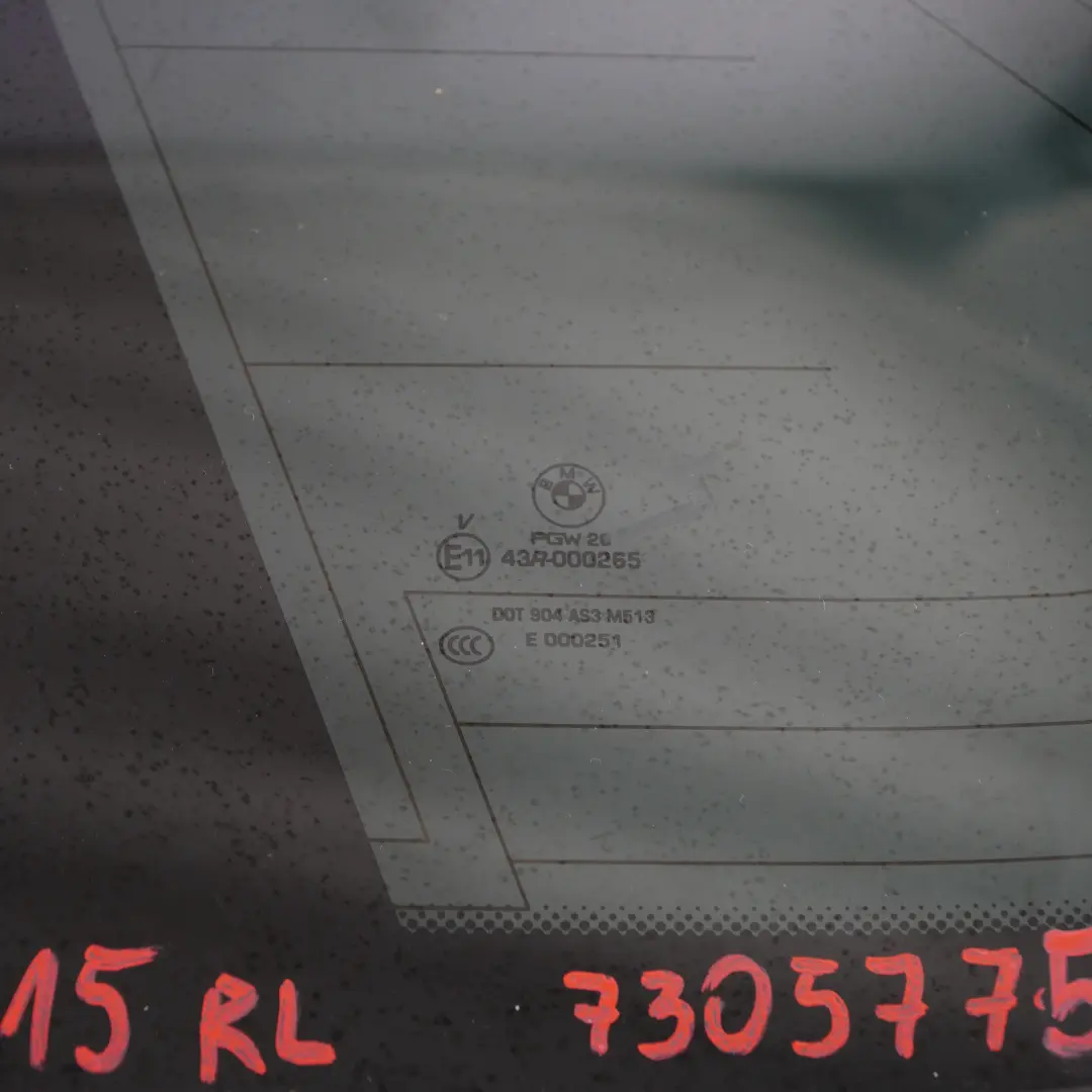 Vetro laterale fisso posteriore sinistro AS3 Striscia nera per BMW X5 F15 con numero di parte 7305775 BMW X5 F15 Vetro laterale fisso posteriore sinistro AS3 Striscia nera - SKU 7305775 - Numero di parte 7305775