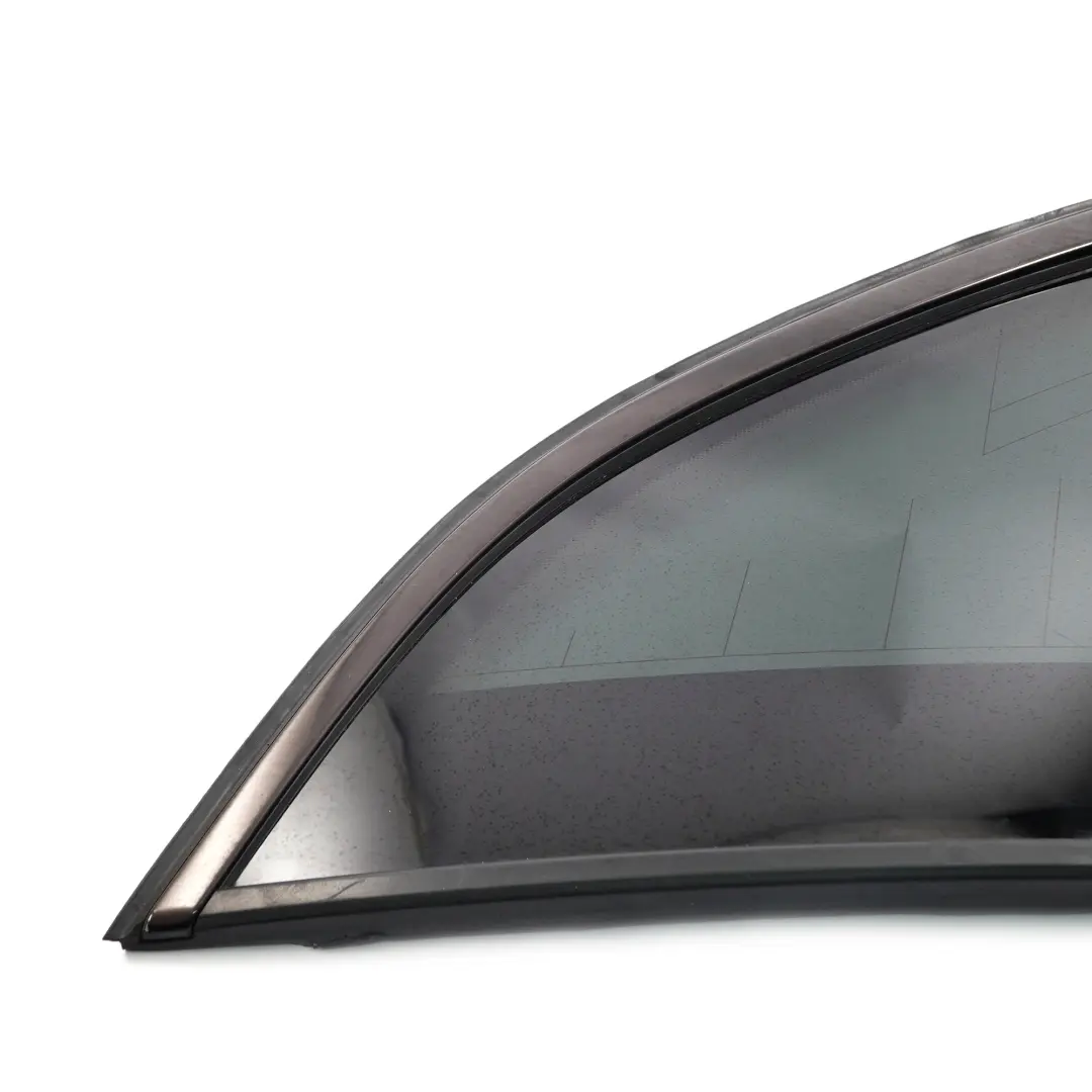 Vetro laterale fisso posteriore sinistro AS3 Striscia nera per BMW X5 F15 con numero di parte 7305775 BMW X5 F15 Vetro laterale fisso posteriore sinistro AS3 Striscia nera - SKU 7305775 - Numero di parte 7305775