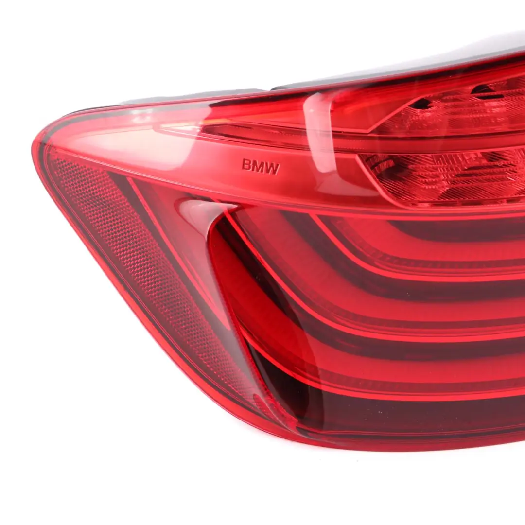 Luce posteriore nel pannello laterale sinistro per BMW F10 LCI con numero di parte 7306161 BMW F10 LCI Luce posteriore nel pannello laterale sinistro - SKU 7306161 - Numero di parte 7306161