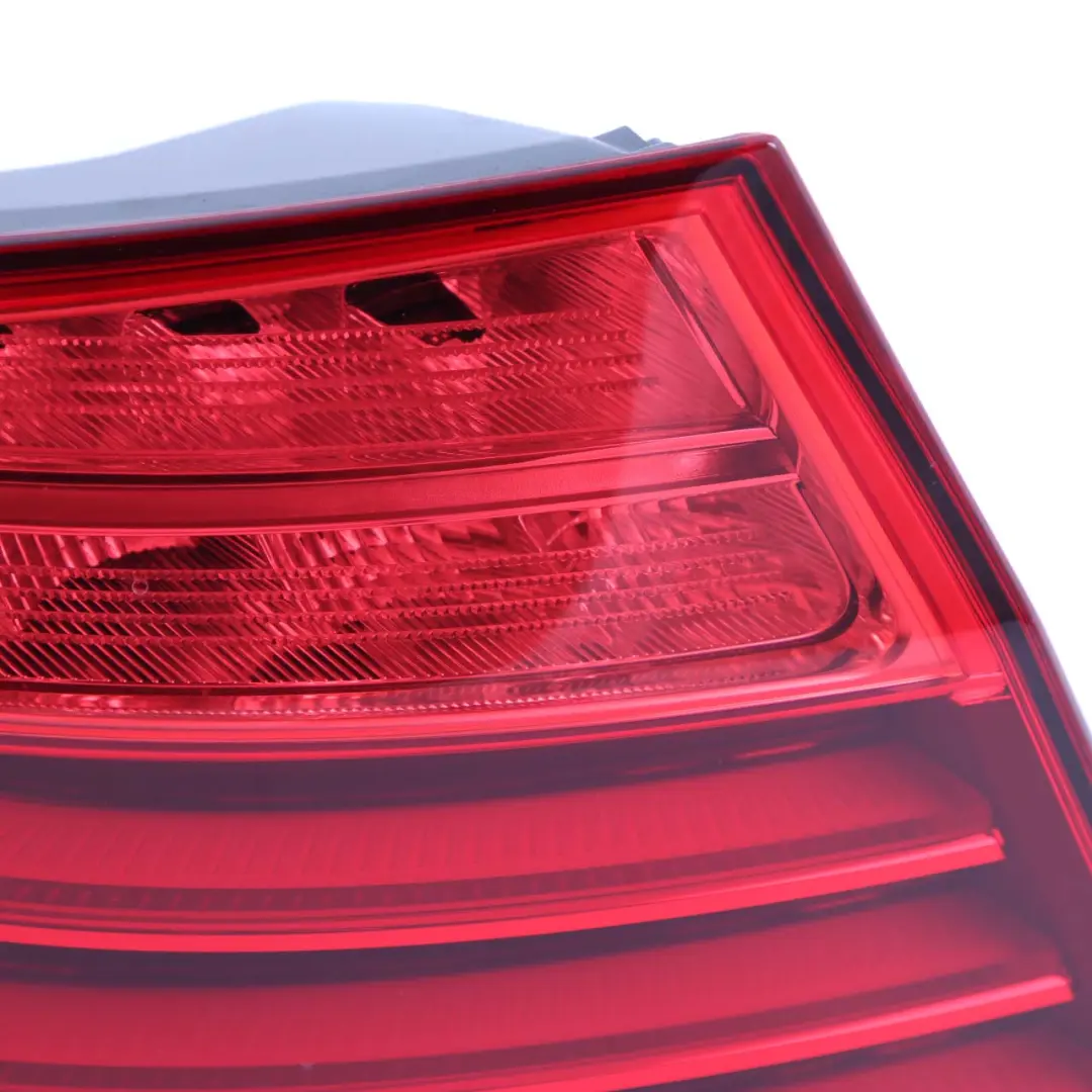 Luz Trasera En El Panel Lateral Izquierdo para BMW F10 LCI con número de pieza 7306161 BMW F10 LCI Luz Trasera En El Panel Lateral Izquierdo - SKU 7306161 - Número de pieza 7306161