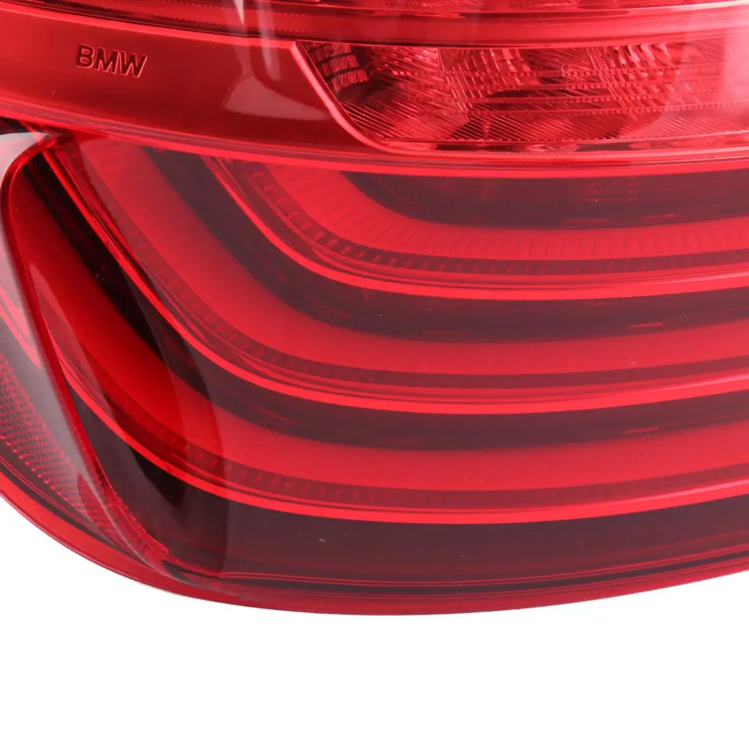 Luce posteriore nel pannello laterale sinistro per BMW F10 LCI con numero di parte 7306161 BMW F10 LCI Luce posteriore nel pannello laterale sinistro - SKU 7306161 - Numero di parte 7306161