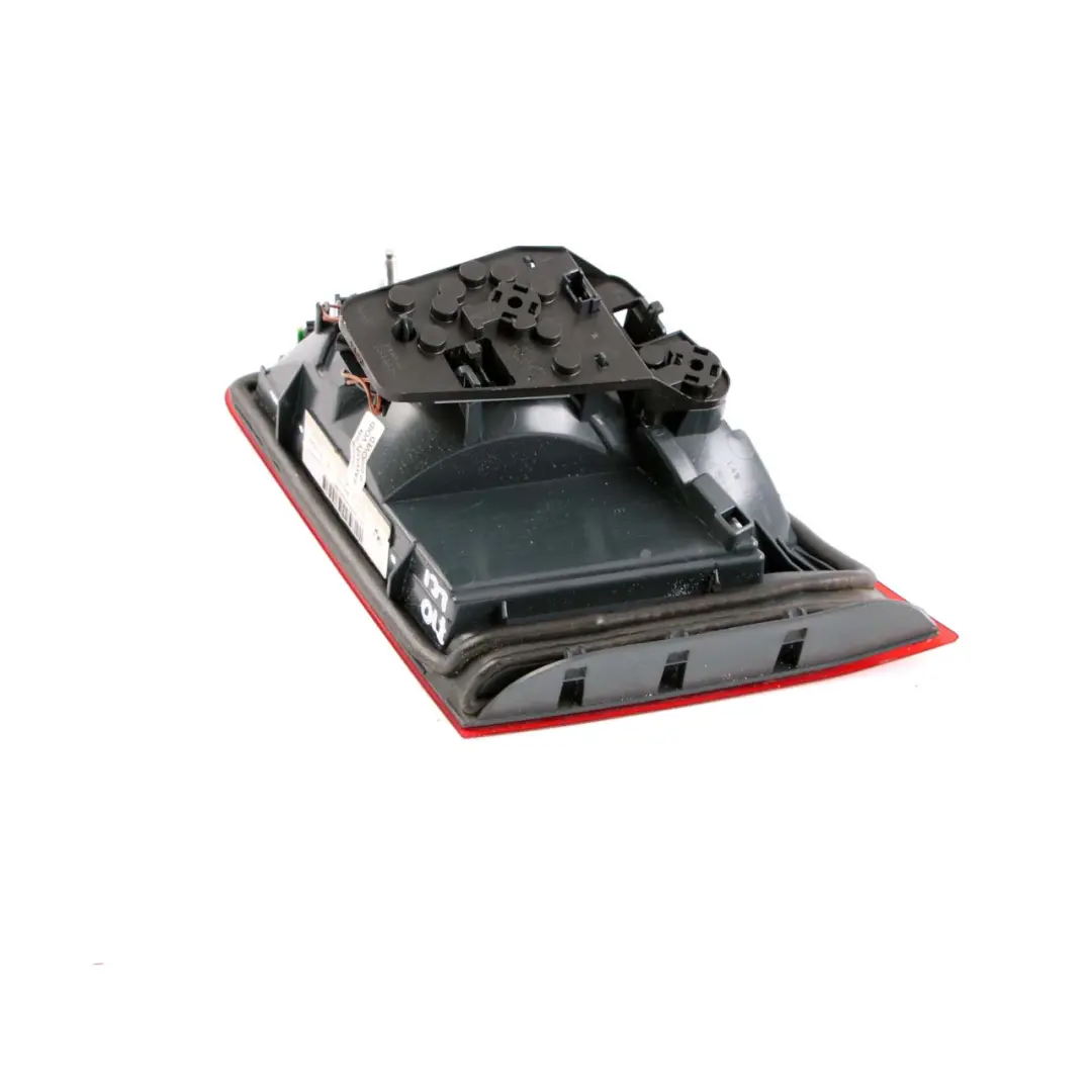 BMW F10 F10N LCI Luce posteriore nel coperchio del bagagliaio sinistra - SKU 7306163 - Numero di parte 7306163