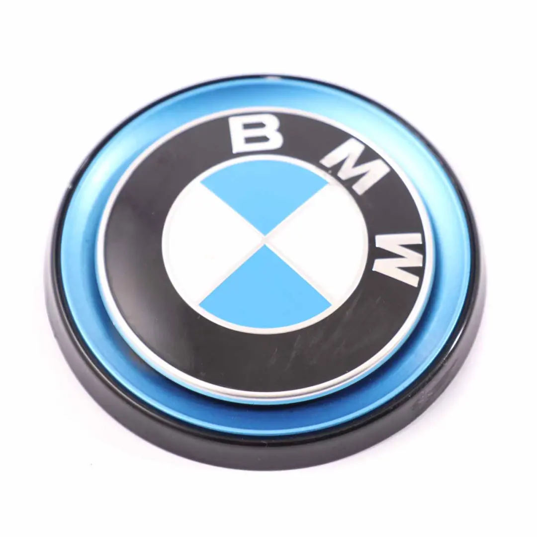 Emblema del coperchio del bagagliaio Logo posteriore per BMW i3 I01 con numero di parte 7306454 BMW i3 I01 Emblema del coperchio del bagagliaio Logo posteriore - SKU 7306454-1 - Numero di parte 7306454
