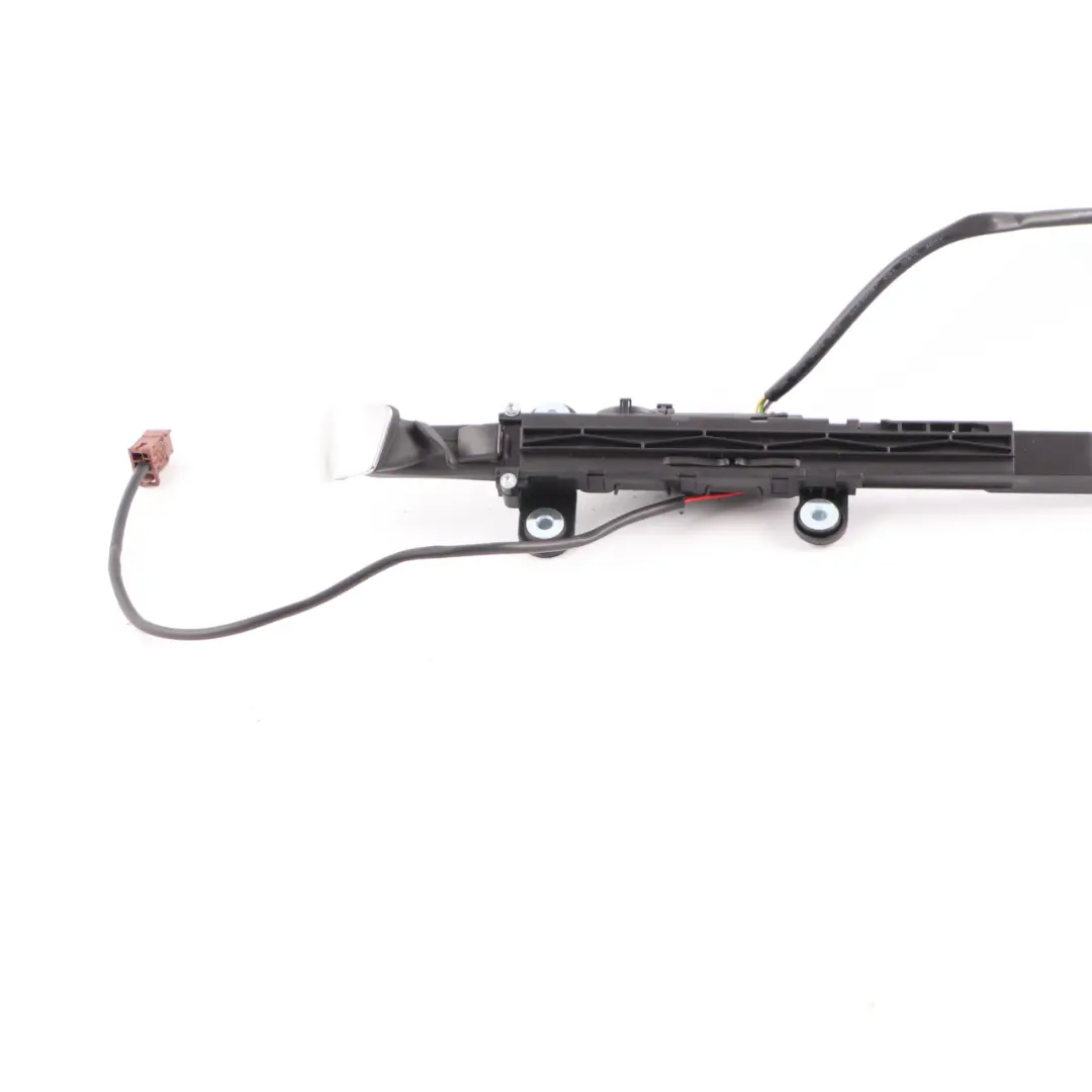 Alimentador cinturón seguridad delantero izquierdo Brazo Cromo para BMW F32 F82 M4 con número de pieza 7307915 BMW F32 F82 M4 Alimentador cinturón seguridad delantero izquierdo Brazo Cromo - SKU 7307915 - Número de pieza 7307915