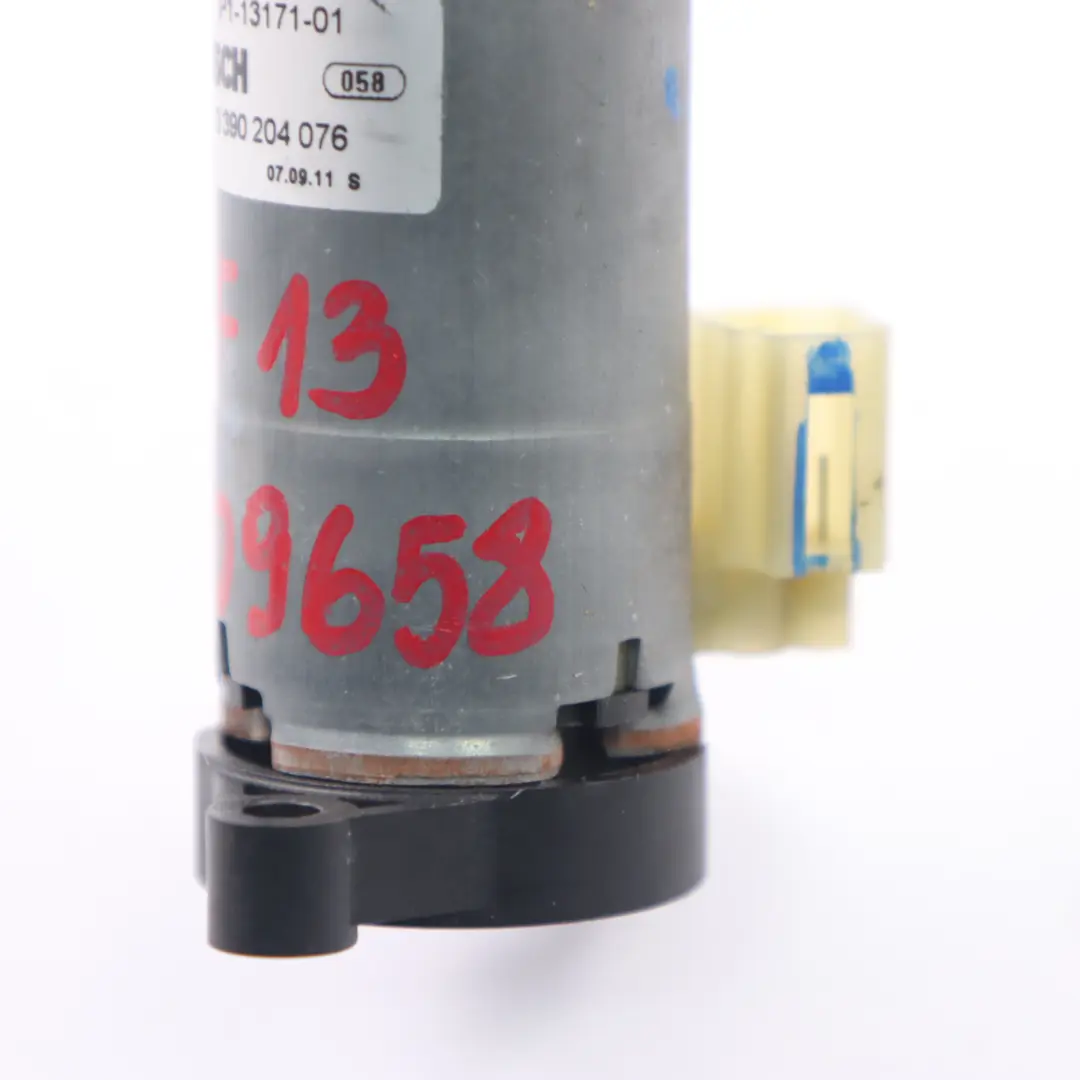 Motore sedile BMW F12 F33 anteriore destro regolazione motore per con numero di parte 7309658 Motore sedile BMW F12 F33 anteriore destro regolazione motore - SKU 7309658-1 - Numero di parte 7309658