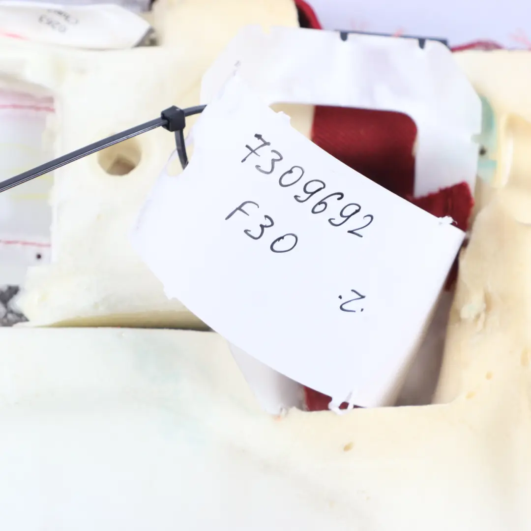 Asiento Trasero Banco Sofá Funda Cuero Dakota Korallrot Coral Rojo para BMW F30 con número de pieza 7309692 BMW F30 Asiento Trasero Banco Sofá Funda Cuero Dakota Korallrot Coral Rojo - SKU 7309692 - Número de pieza 7309692