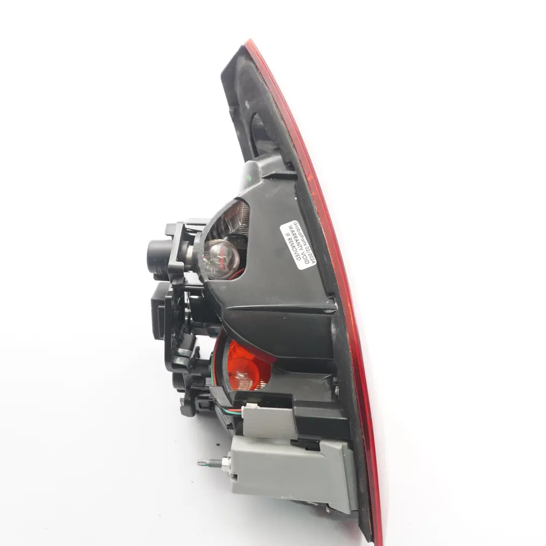 BMW F45 Feu arrière Feu droit Couvercle coffre Coffre hayon - SKU 7311042 - Numéro de pièce 7311042