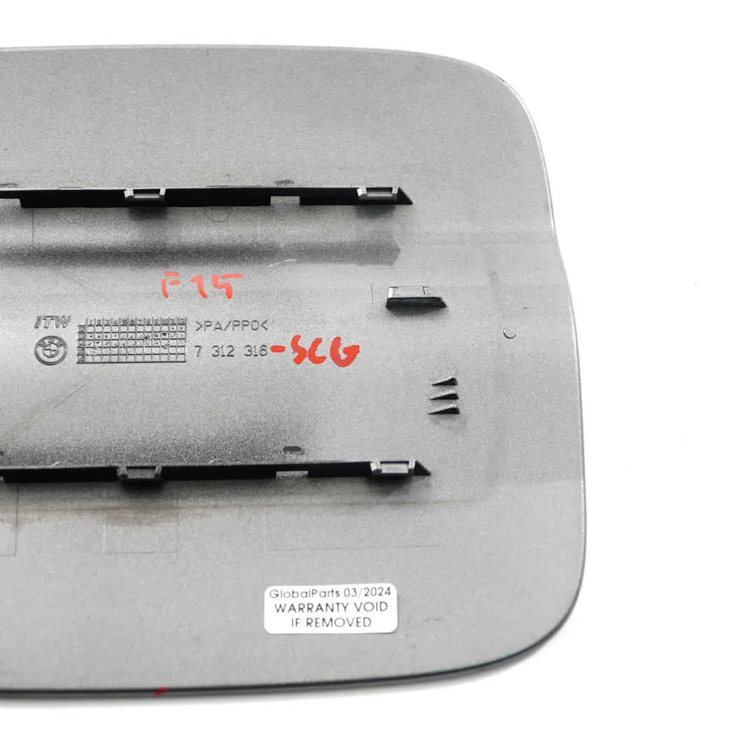 Klapka Wlewu Paliwa Szara do BMW X5 F15 o numerze 7312316 BMW X5 F15 Klapka Wlewu Paliwa Szara - SKU 7312316-SCG - Numer Części 7312316