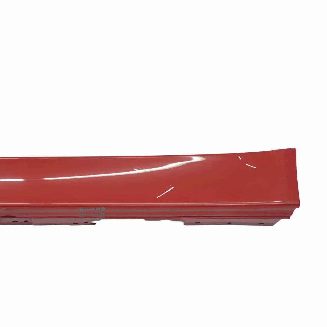 Bas de Porte Seuil Couvercle Gauche Melbourne Rouge - A75 pour BMW F30 à propos du numéro de pièce 7312751 BMW F30 Bas de Porte Seuil Couvercle Gauche Melbourne Rouge - A75 - SKU 7312751-MRT2 - Numéro de pièce 7312751