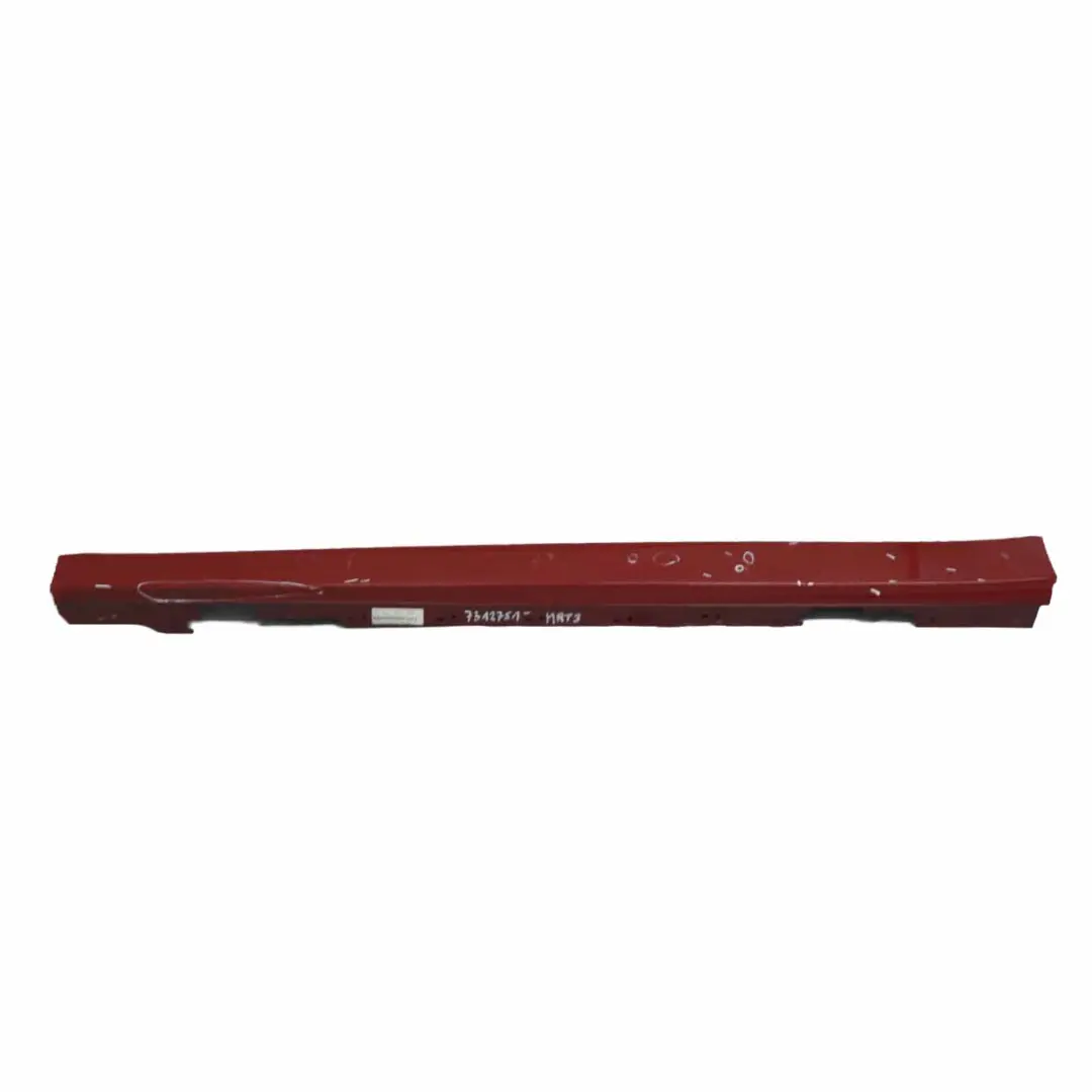 Bas de Porte Seuil Couvercle Gauche Melbourne Rouge - A75 pour BMW F30 à propos du numéro de pièce 7312751 BMW F30 Bas de Porte Seuil Couvercle Gauche Melbourne Rouge - A75 - SKU 7312751-MRT3 - Numéro de pièce 7312751