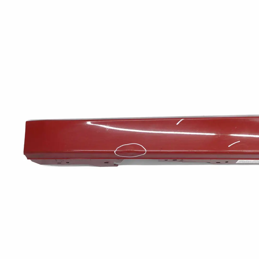 Bas de Porte Seuil Couvercle Gauche Melbourne Rouge - A75 pour BMW F30 à propos du numéro de pièce 7312751 BMW F30 Bas de Porte Seuil Couvercle Gauche Melbourne Rouge - A75 - SKU 7312751-MRT - Numéro de pièce 7312751