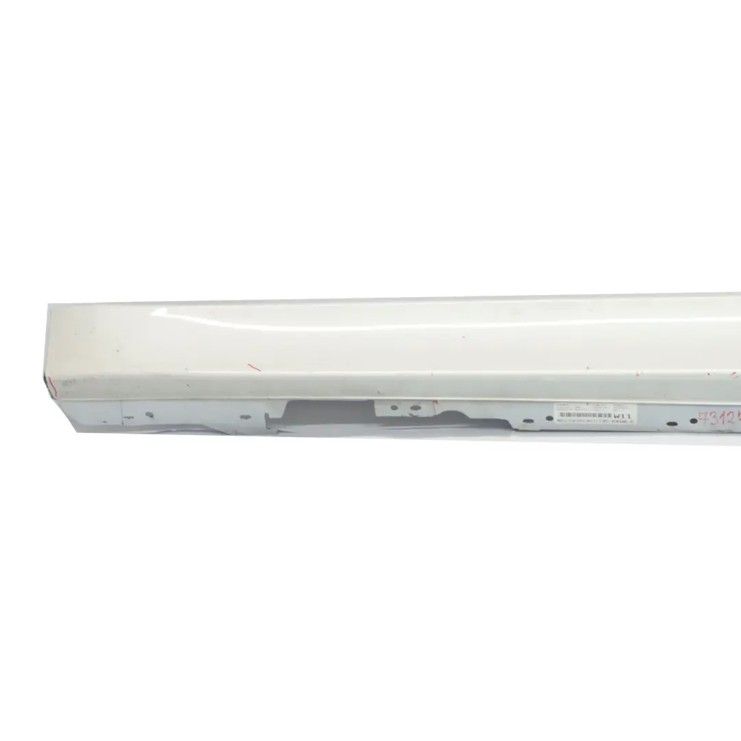 Copertura della soglia di ingresso sinistra bianco minerale - A96 per BMW F30 F31 con numero di parte 7312751 BMW F30 F31 Copertura della soglia di ingresso sinistra bianco minerale - A96 - SKU 7312751-MW1 - Numero di parte 7312751
