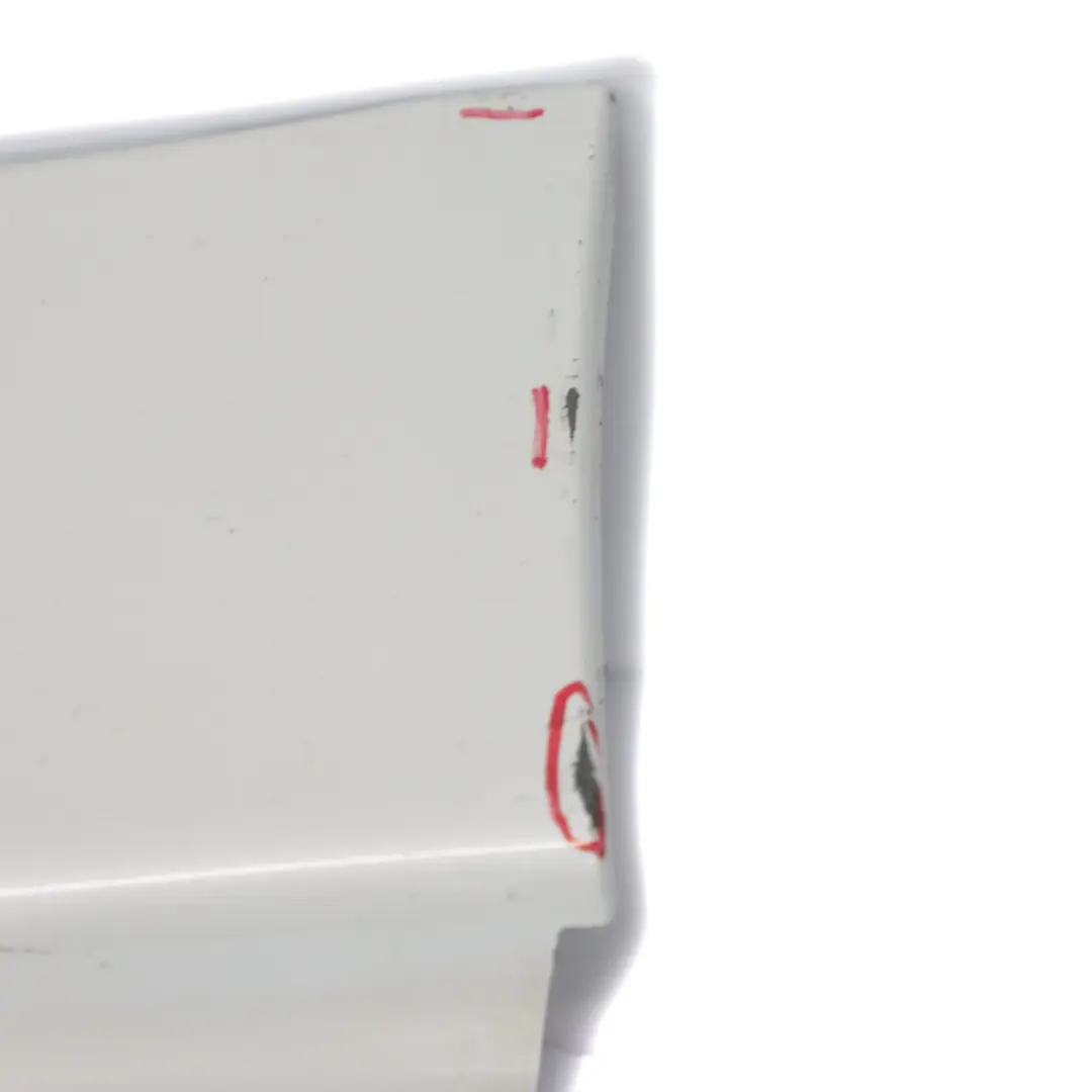 Copertura della soglia di ingresso sinistra bianco minerale - A96 per BMW F30 F31 con numero di parte 7312751 BMW F30 F31 Copertura della soglia di ingresso sinistra bianco minerale - A96 - SKU 7312751-MW1 - Numero di parte 7312751