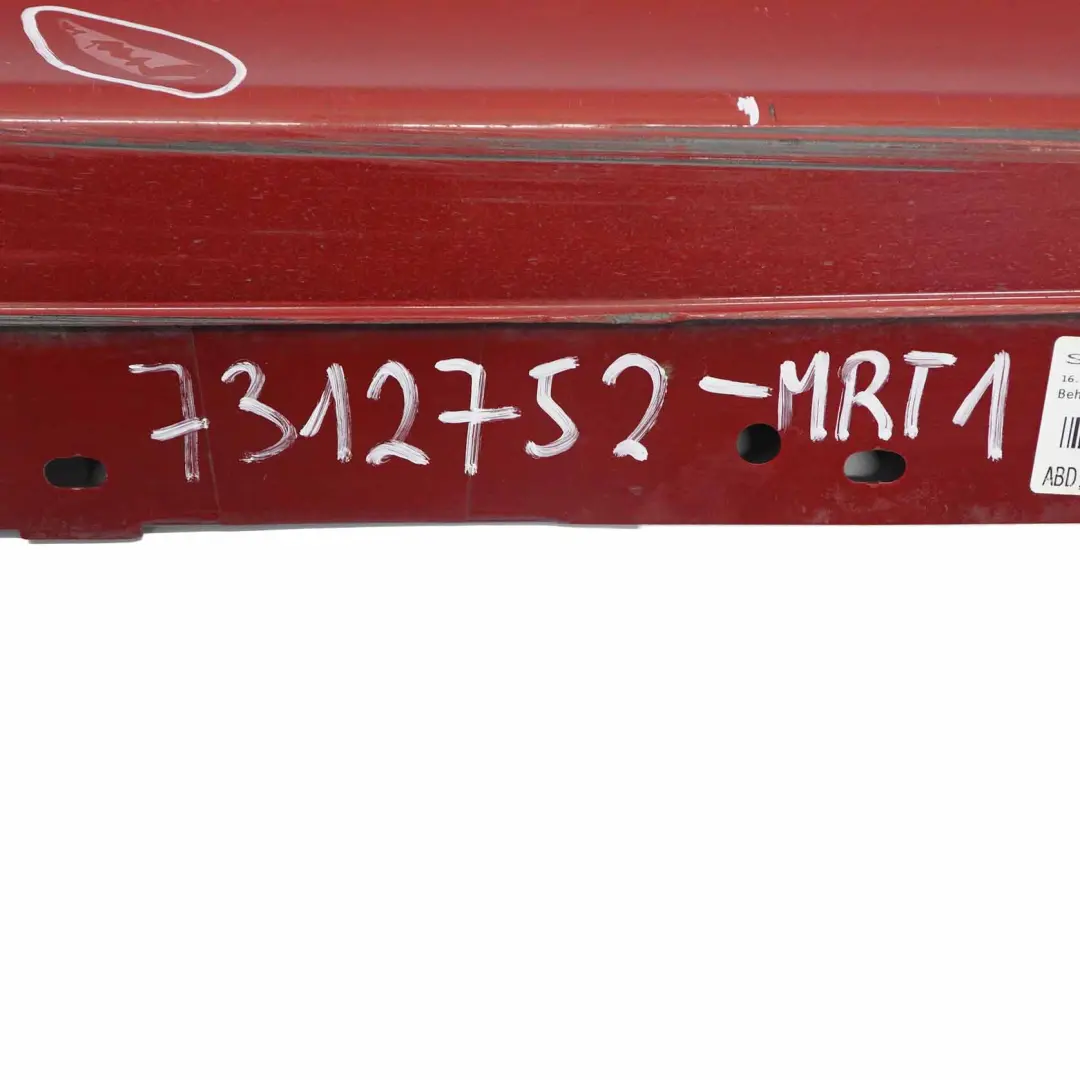 Striscia Davanzale Gonna Laterale Destra Melbourne Red - A75 per BMW F30 F31 con numero di parte 7312751 BMW F30 F31 Striscia Davanzale Gonna Laterale Destra Melbourne Red - A75 - SKU 7312752-MRT1 - Numero di parte 7312751