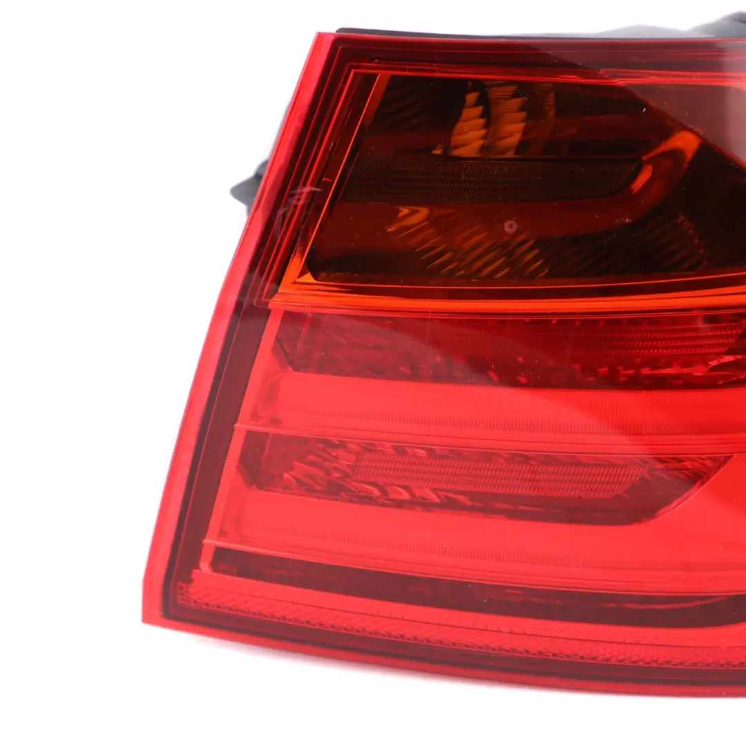 Luz Trasera En El Panel Lateral Derecho 7372784 7259894 para BMW F30 F80 M3 con número de pieza 7312846 BMW F30 F80 M3 Luz Trasera En El Panel Lateral Derecho 7372784 7259894 - SKU 7312846 - Número de pieza 7312846