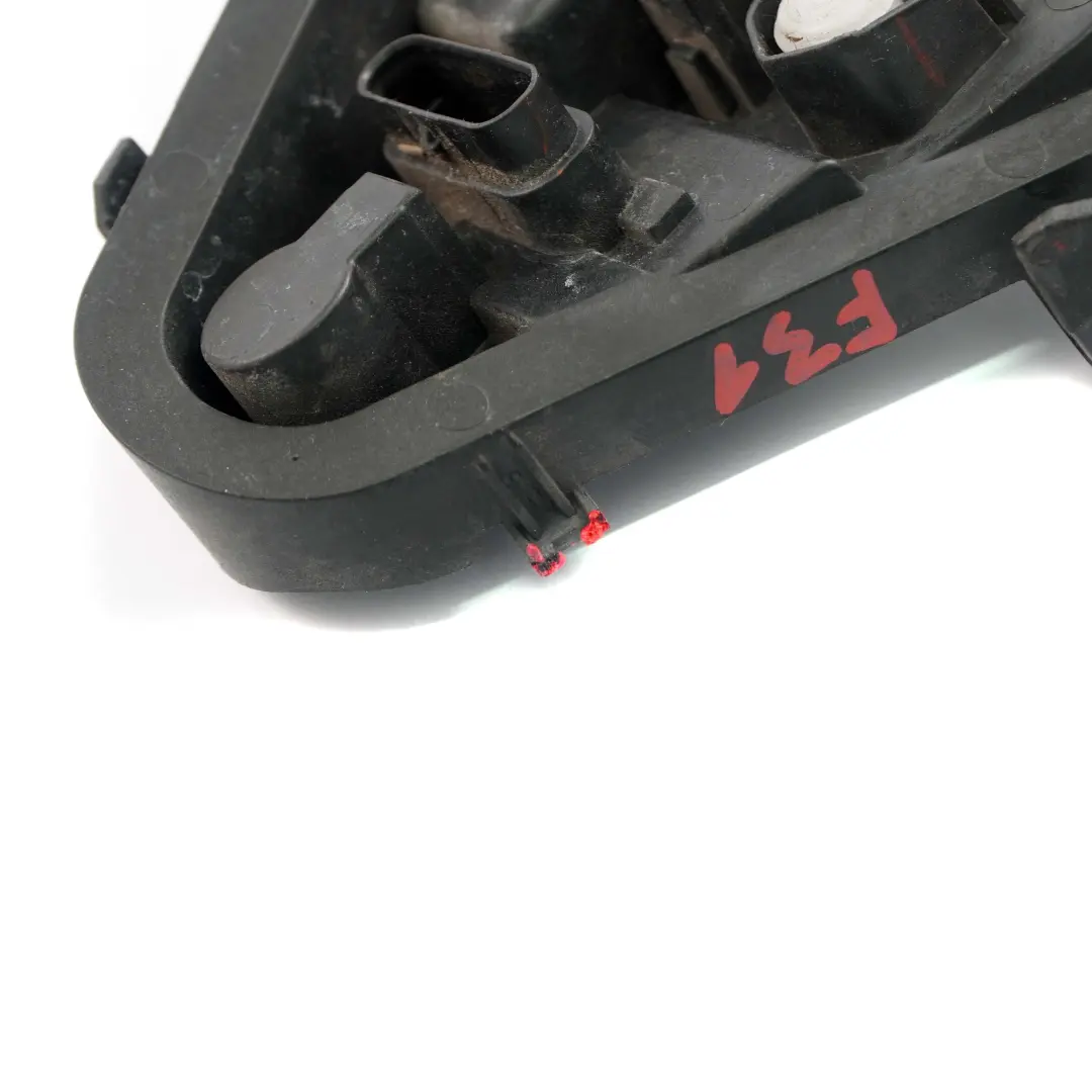 Luz Trasera Izquierda Portalámparas Panel Lateral para BMW F31 Touring con número de pieza 7313047 BMW F31 Touring Luz Trasera Izquierda Portalámparas Panel Lateral - SKU 7313047 - Número de pieza 7313047