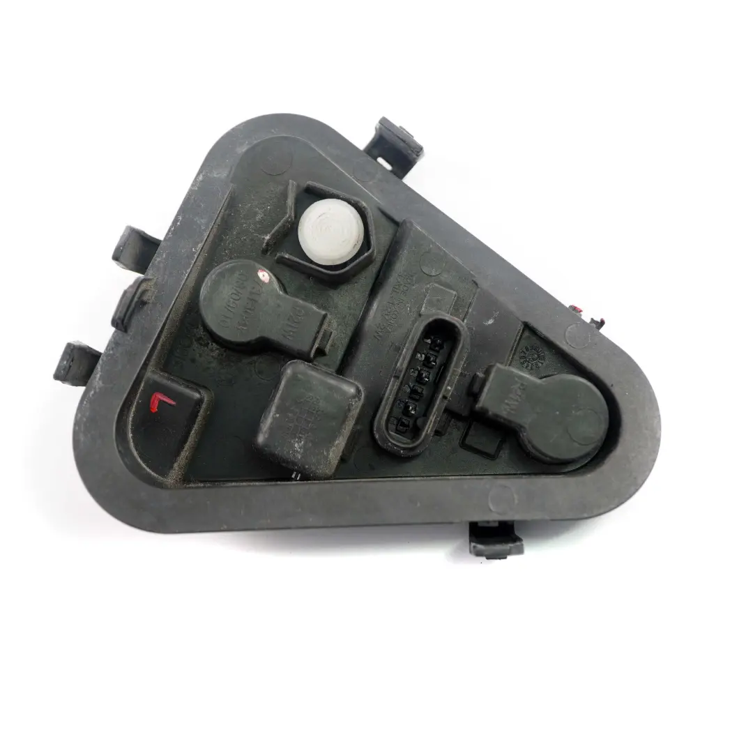 BMW F31 Support D'Ampoule Feu Arrière Gauche Touring Panneau Latéral - SKU 7313047 - Numéro de pièce 7313047