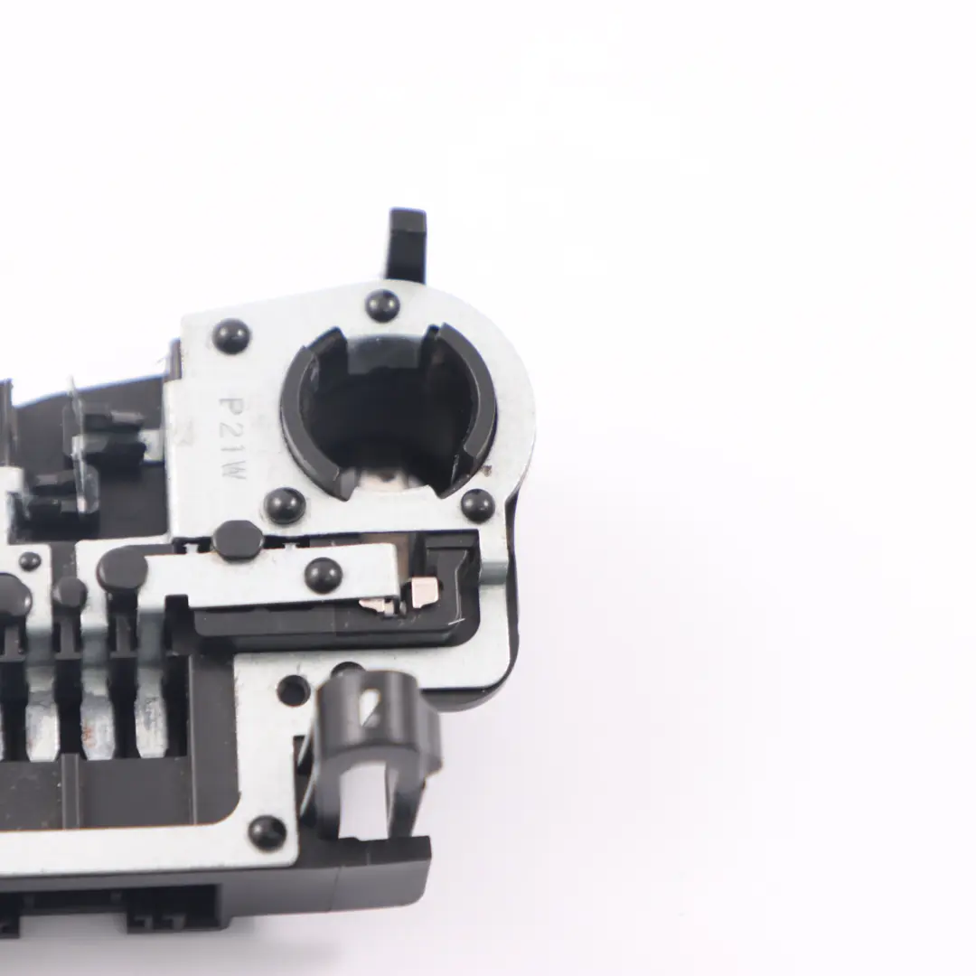 BMW F30 F31 Prise de courant du couvercle de coffre arriere gauche - SKU 7313059 - Numéro de pièce 7313059