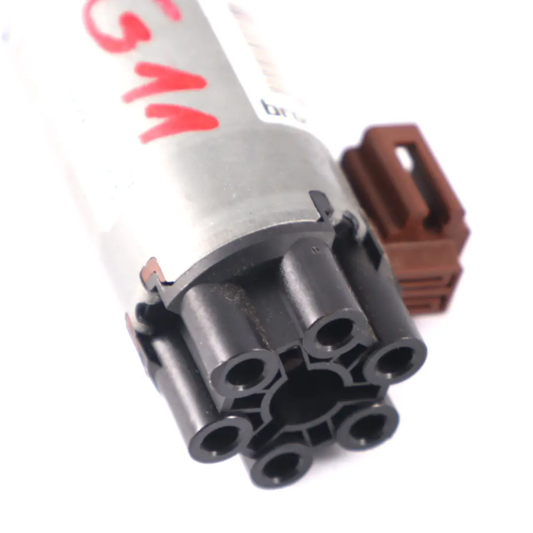 Motore BMW G11 G30 Sedile anteriore Regolazione longitudinale azionamento per con numero di parte 7314200 Motore BMW G11 G30 Sedile anteriore Regolazione longitudinale azionamento - SKU 7314200-1 - Numero di parte 7314200