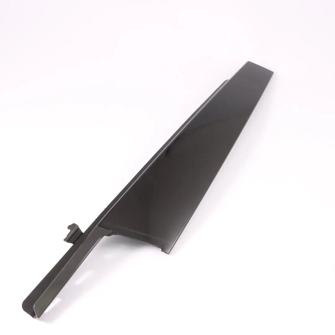 Tapa Columna B Puerta Pilar Delantero Izquierdo Remate Tira para BMW F46 con número de pieza 7316729 BMW F46 Tapa Columna B Puerta Pilar Delantero Izquierdo Remate Tira - SKU 7316729 - Número de pieza 7316729