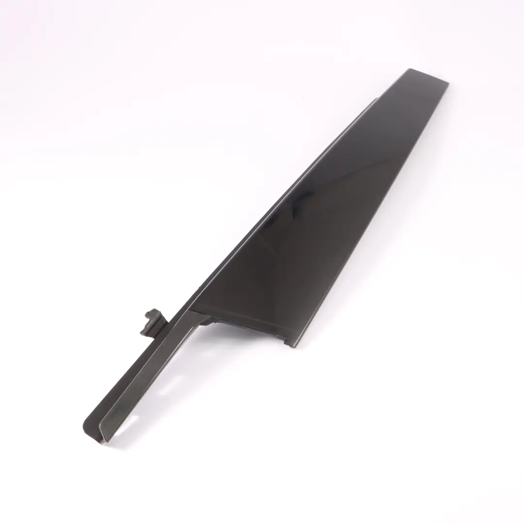 Tapa Columna B Puerta Pilar Delantero Izquierdo Remate Tira para BMW F46 con número de pieza 7316729 BMW F46 Tapa Columna B Puerta Pilar Delantero Izquierdo Remate Tira - SKU 7316729 - Número de pieza 7316729